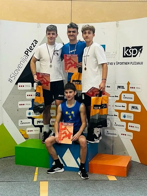 Luka Ribič je ta vikend zmagal tekmo za državno prvenstvo v hitrostnem plezanju v Celju! 🏆 V letošnji sezoni je @luka_ribic010 v hitrostem plezanju med starejšimi dečki osvojil skupno 2. mesto. 👏 Čestitke Luki in hvala @matickozmus za