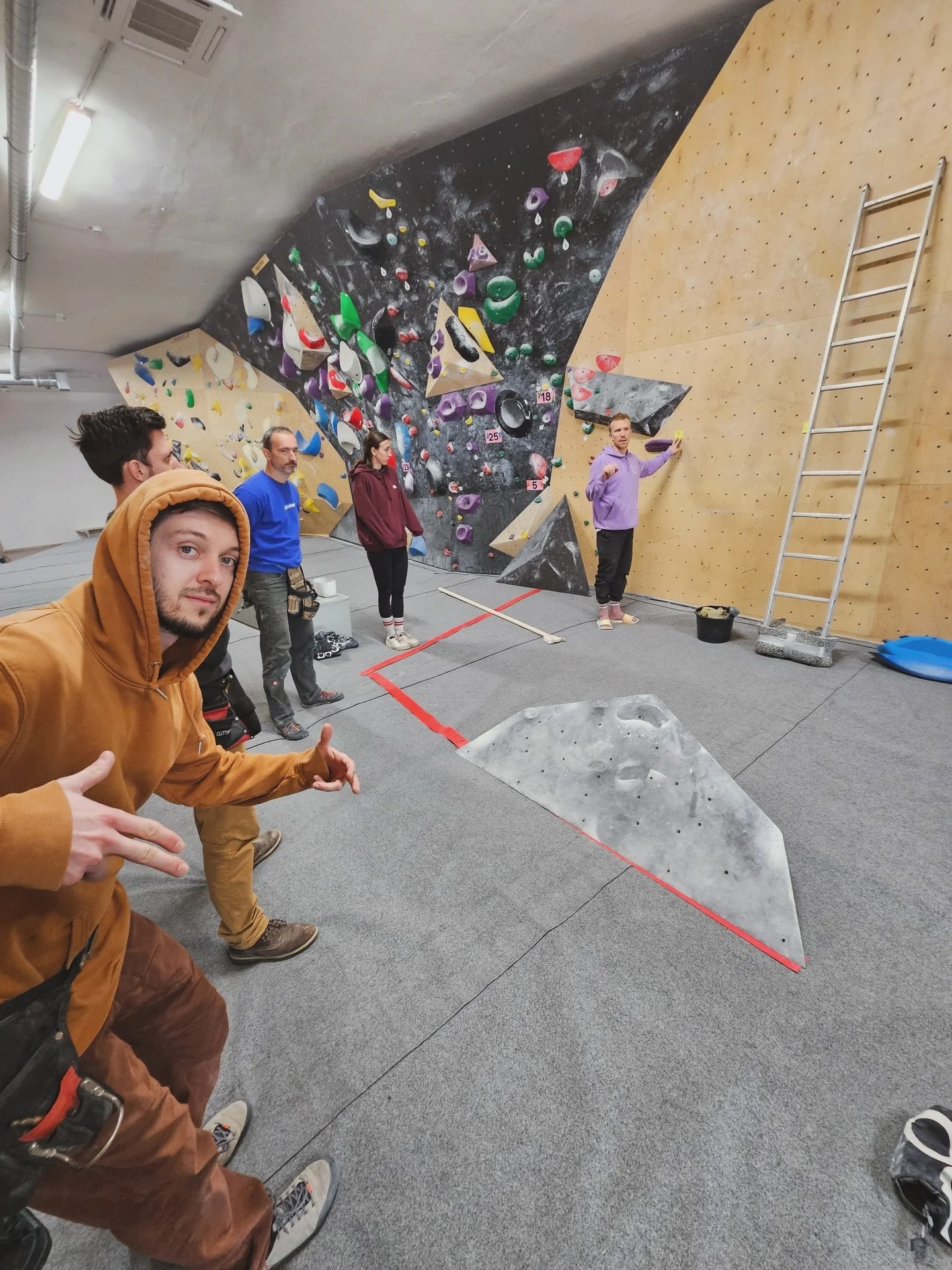 Za nami je prijetna in produktivna nedelja 😊 Za člane na&scaron;e ekipe smo organizirali teambuilding in delavnico postavljanja plezalnih smeri, kjer ni manjkalo dobrih idej, odlične družbe in super energije! 🔥

#klajmber #plezanjejezakon #mariborp