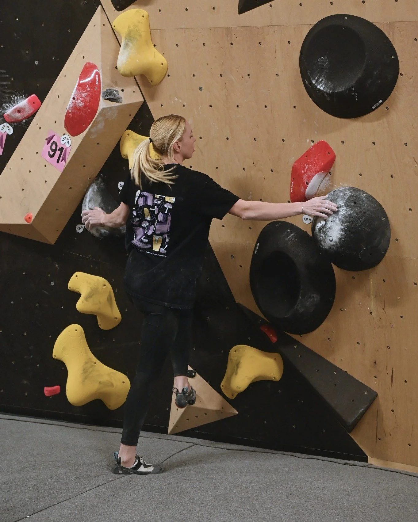 Zadnji leto&scaron;nji termin za Spoznaj balvansko plezanje se hitro približuje 🔜 torek, 16. 12. bo tu kot flash! 💫 &Scaron;e vedno je nekaj prostih mest, obvezna prijava na info@klajmber.si. 

P.s.: Če i&scaron;če&scaron; idejo za darilo ali pa po