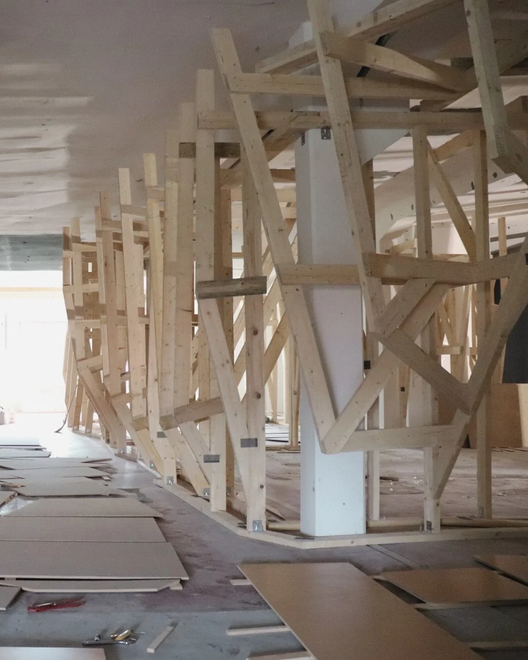 Leto 2025 ni bilo samo &scaron;e eno leto &ndash; bilo je prelomno! 🙌
 
Že na začetku leta smo naredili velik korak in se preselili na novo lokacijo. Več prostora za plezanje, več izzivov in &scaron;e več energije. Skupaj z vami smo stene napolnili 