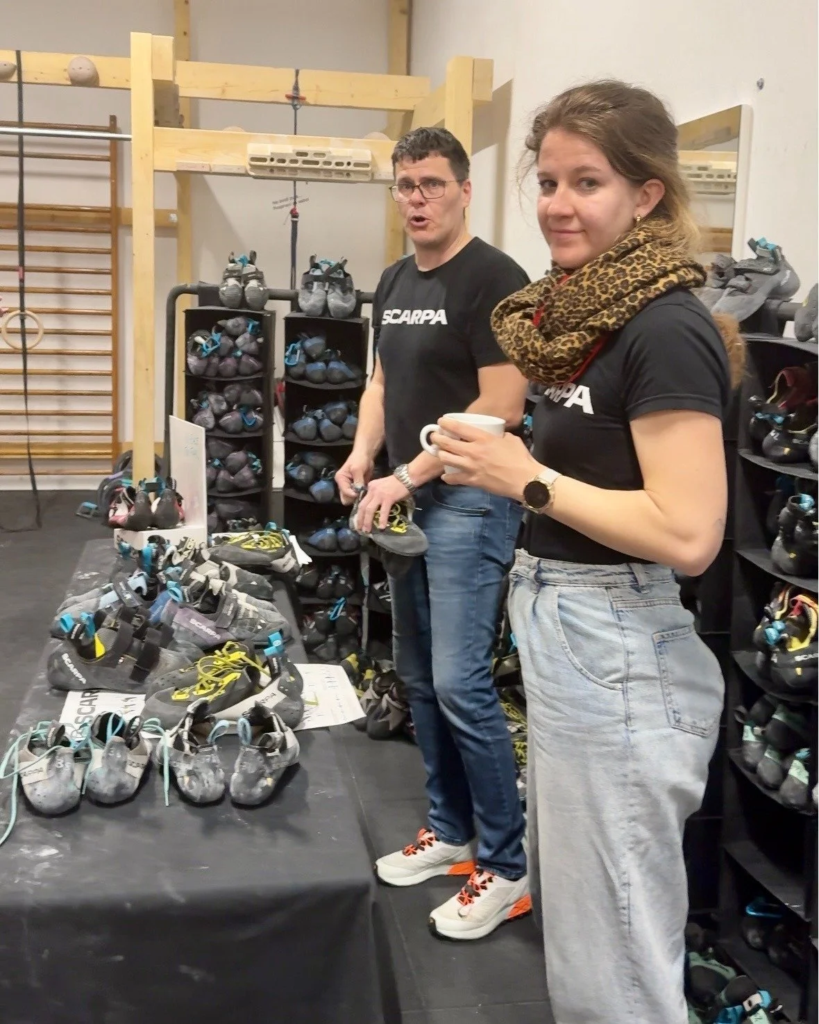 Včeraj smo v Klajmberju gostili ekipo @scarpa_at! 🚀 Stene (predvsem tiste z novim settingom) so bile cel čas zasedene, ko ste testirali najrazličnej&scaron;e modele njihovih plezalnikov. Upamo, da ste na&scaron;li svoj idealen par. 😉

In kot obljub