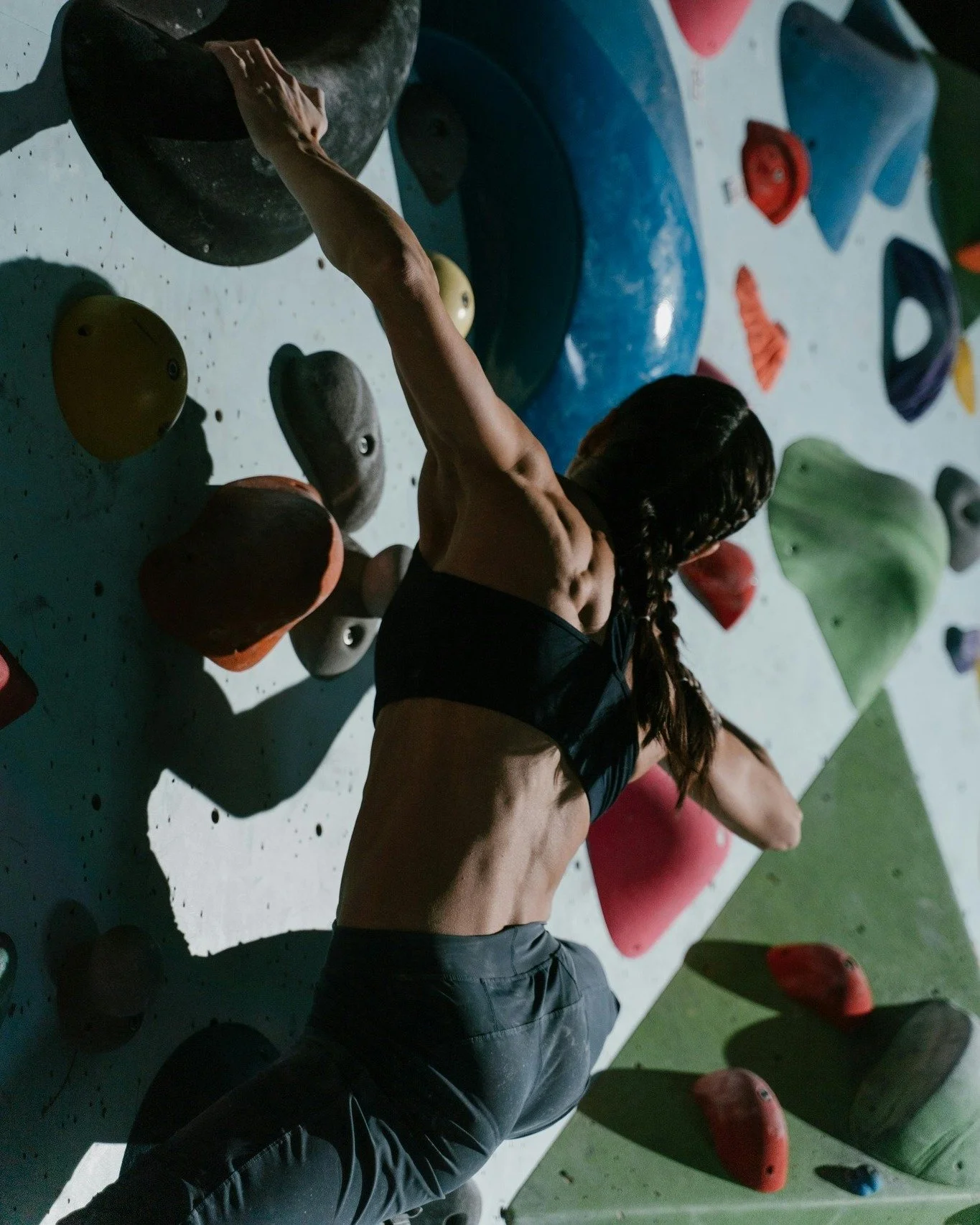 28. in 29. marca Maribor čaka enkraten spektakel! 🙌  Plezalni center Klajmber bo prvič gostil najbolj&scaron;e domače plezalce na državnem prvenstvu v balvanskem plezanju. 🧗&zwj;♂️ Enkratna priložnost, ki se jo splača doživeti v živo -  &scaron;e p