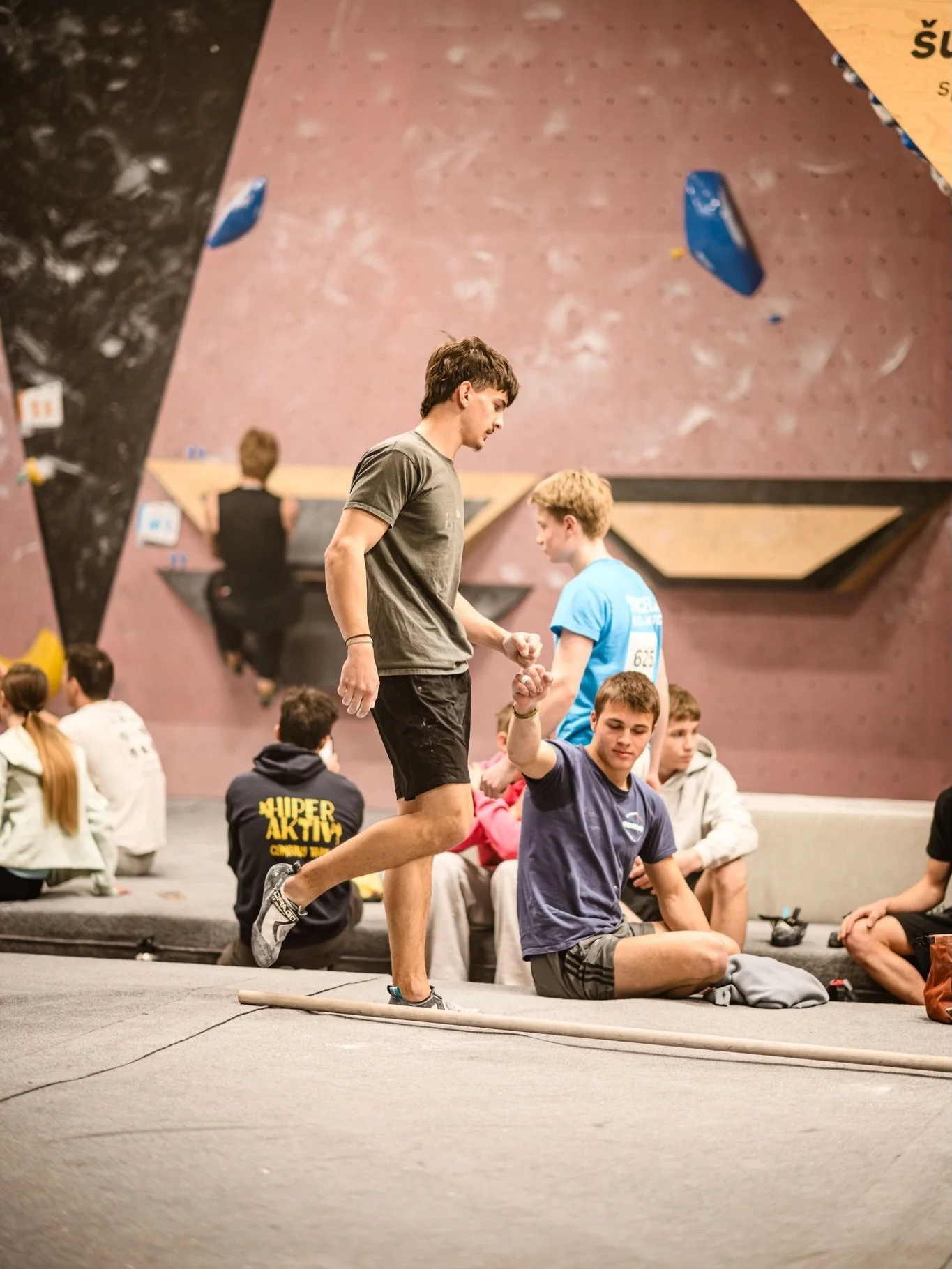 &Scaron;e nekaj včeraj&scaron;njih foto utrinkov starej&scaron;ih dečkov in deklic ter kadetov in kadetinj v akciji 💪

📷 @ramcha_ph #klajmber #plezanje #plezanjejezakon #bouldering