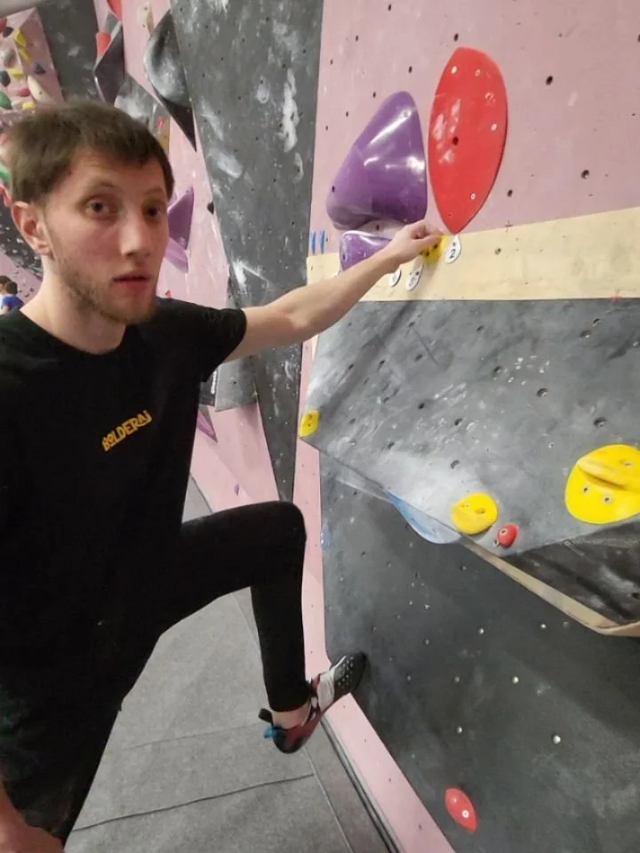 Klajmber je (po kaosu državnega prvenstva) spet napolnjen, na vas čaka več kot 200 balvanov 😆😁
Nekaj bet iz torkovega in petkovega settinga. 🙂🤘

Rumen 5 (Desno od &scaron;utalnice)
Vijolčen 4 (Ladja desno)
Vijolčen 6 (Desno od &scaron;utalnice)
M