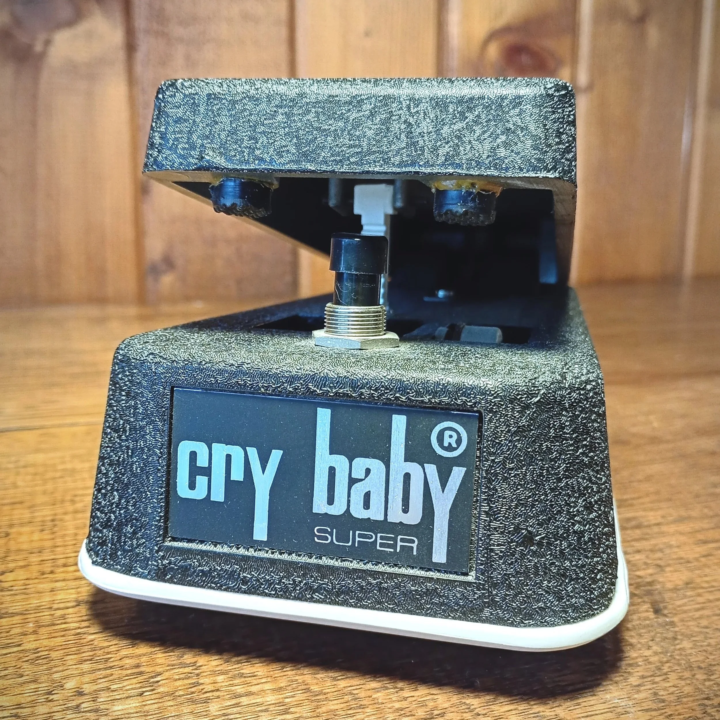 Jen_Cry_Baby_Pedal_front_logo.jpg