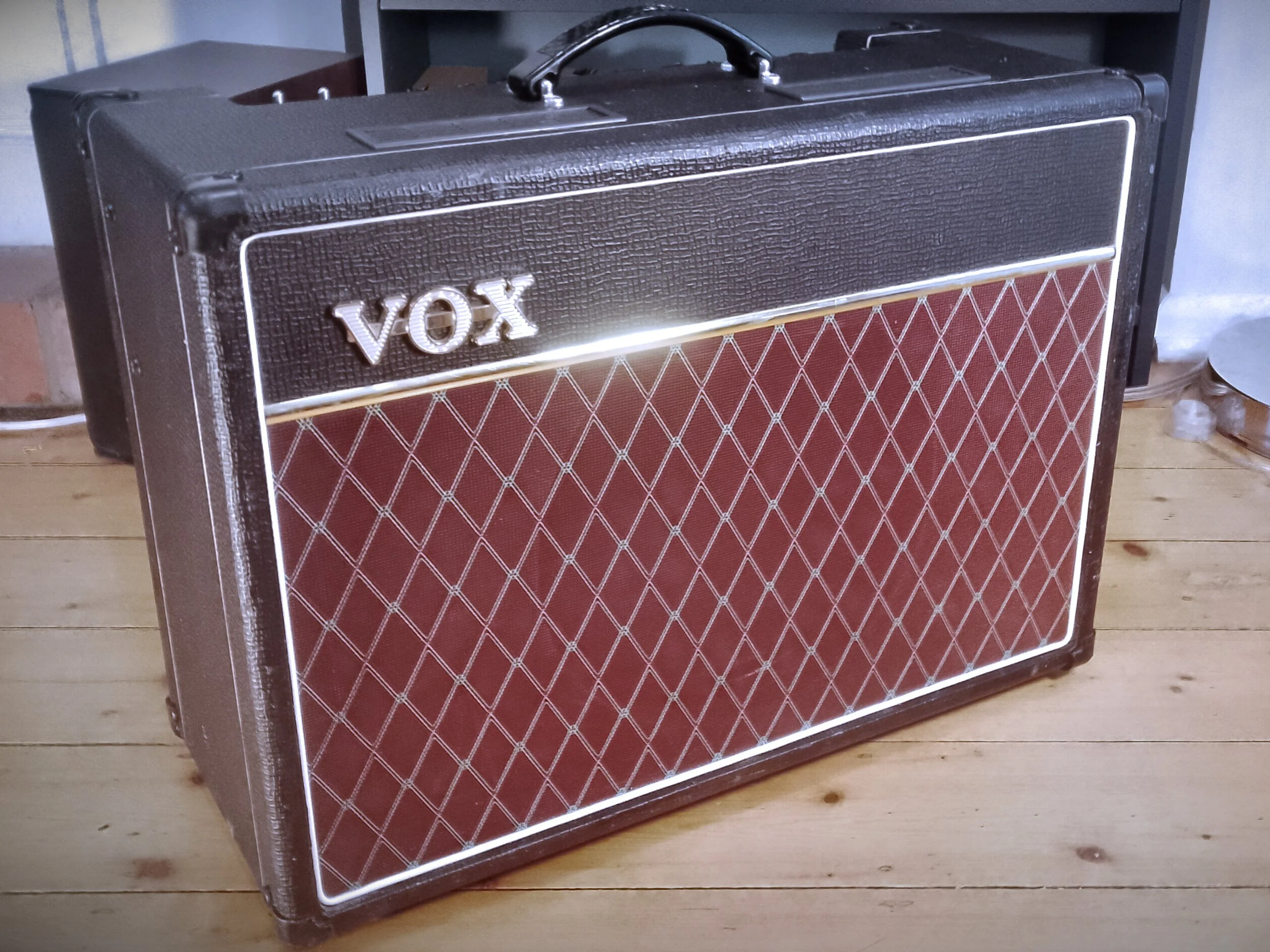 vox_ac15c1_left_43_gimp.jpg (Copy)