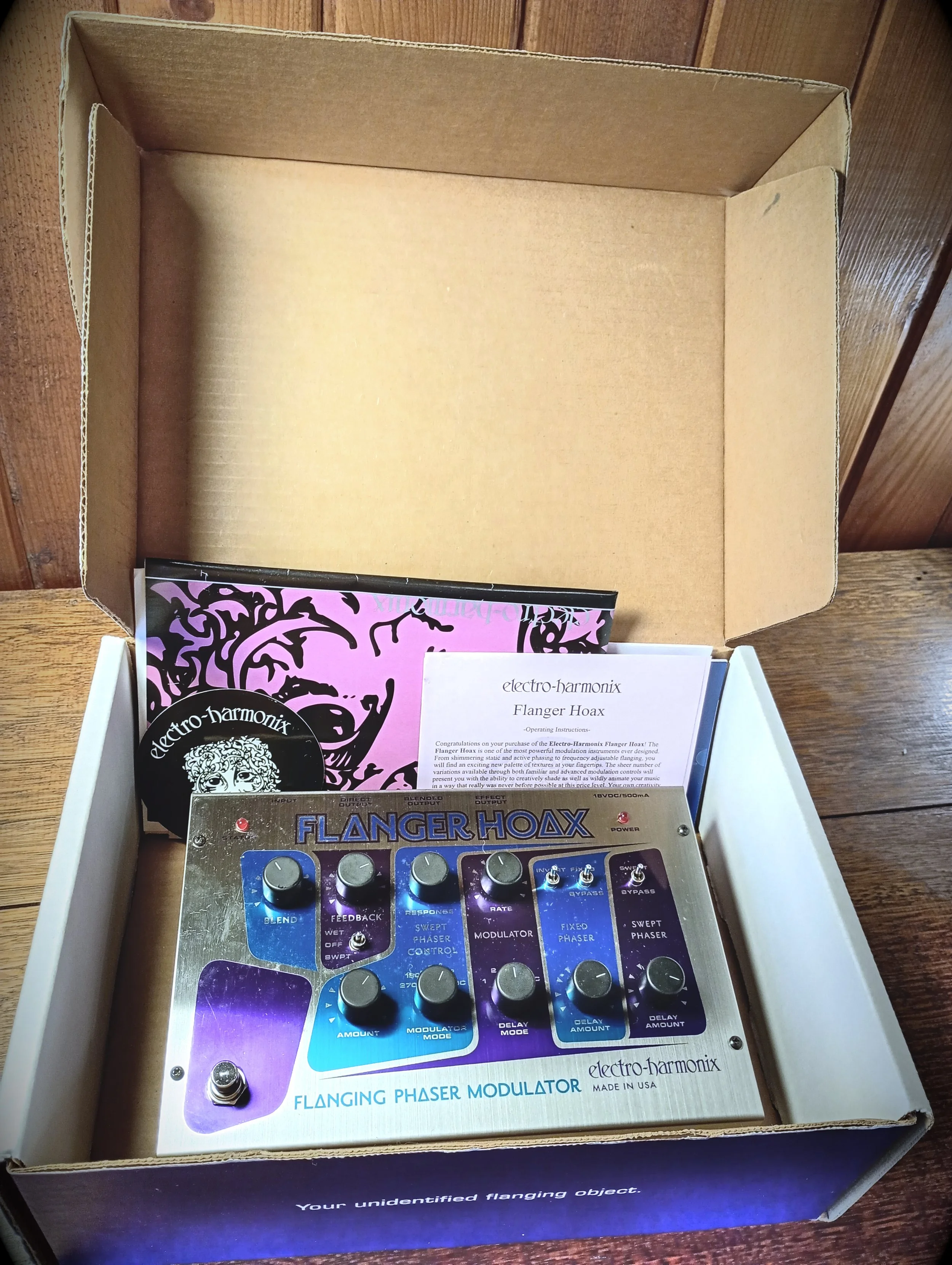 EHX_Hoax_Flanger_box_open_2.jpg