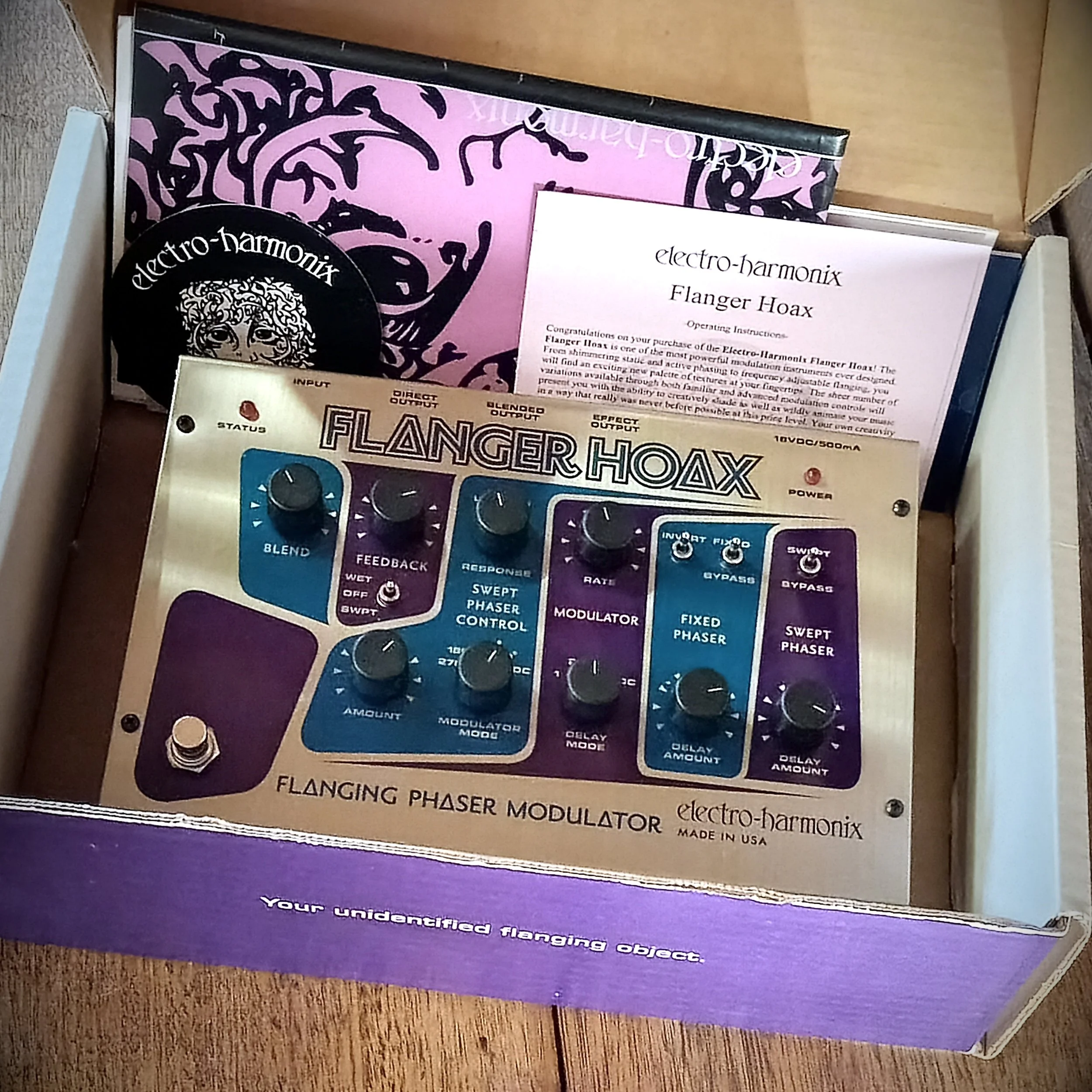 EHX_Hoax_Flanger_box_open.jpg