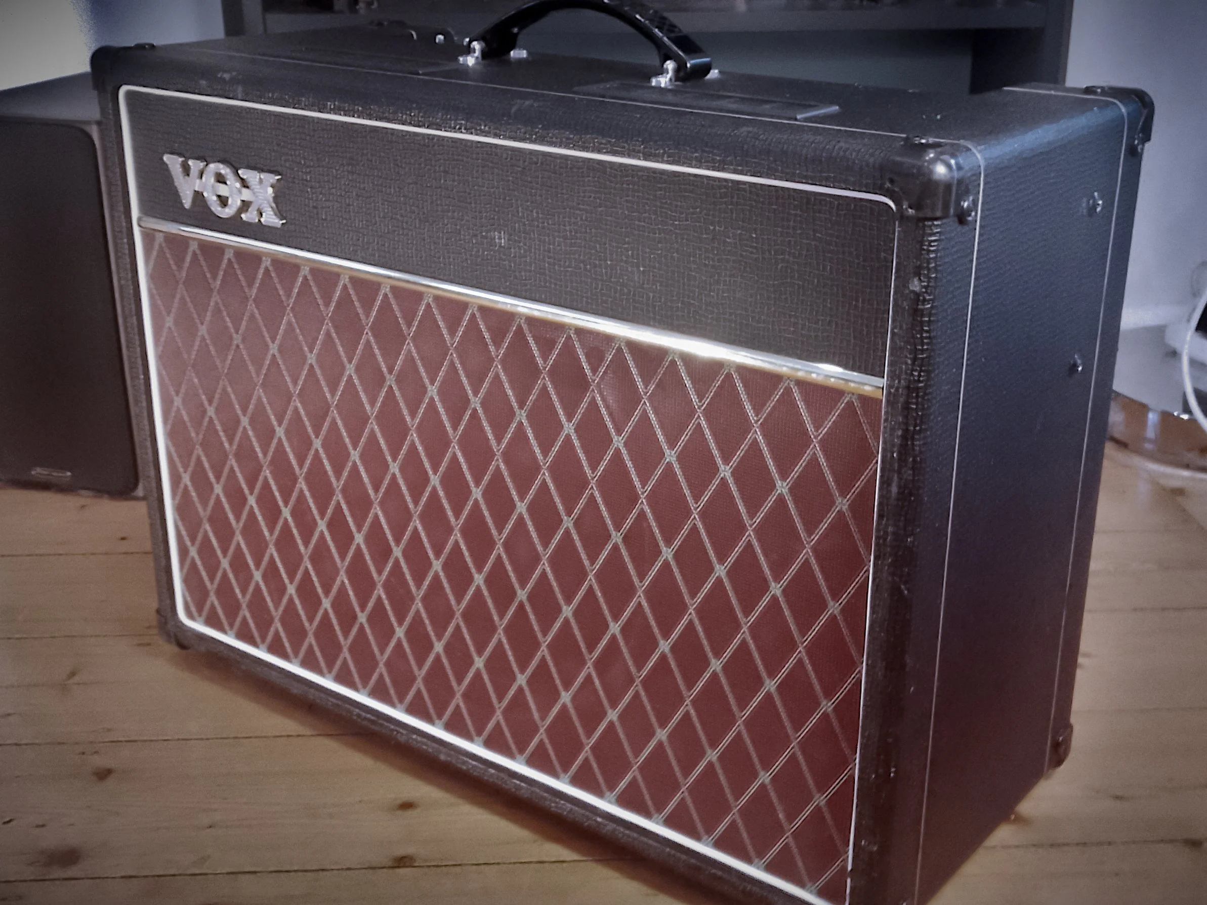 vox_ac15c1_side_43_gimp.jpg (Copy)