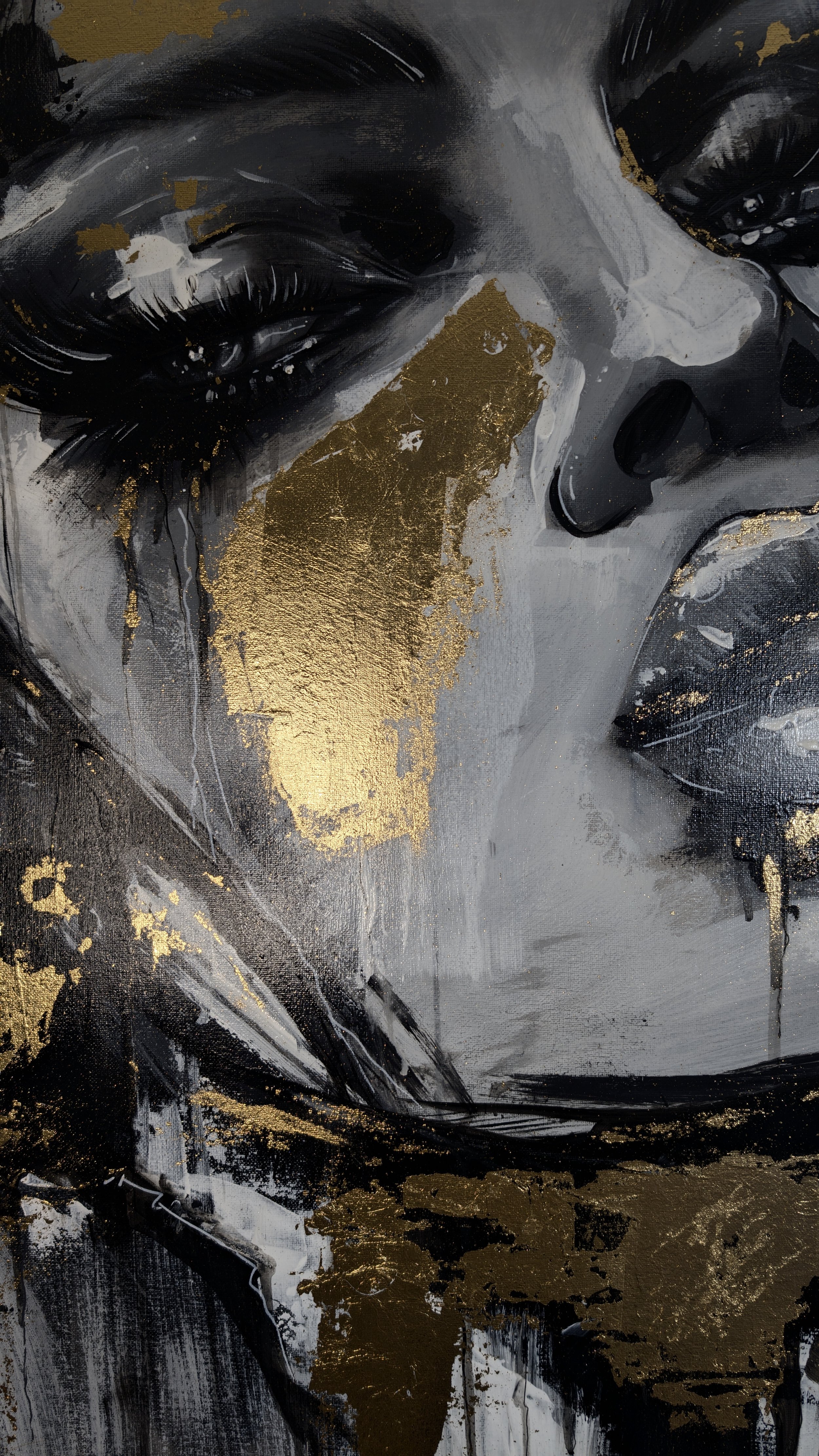 Tableau contemporain, portrait féminin abstrait avec feuilles d’or, acrylique sur toile 60x80 cm. Idéal pour la décoration murale.