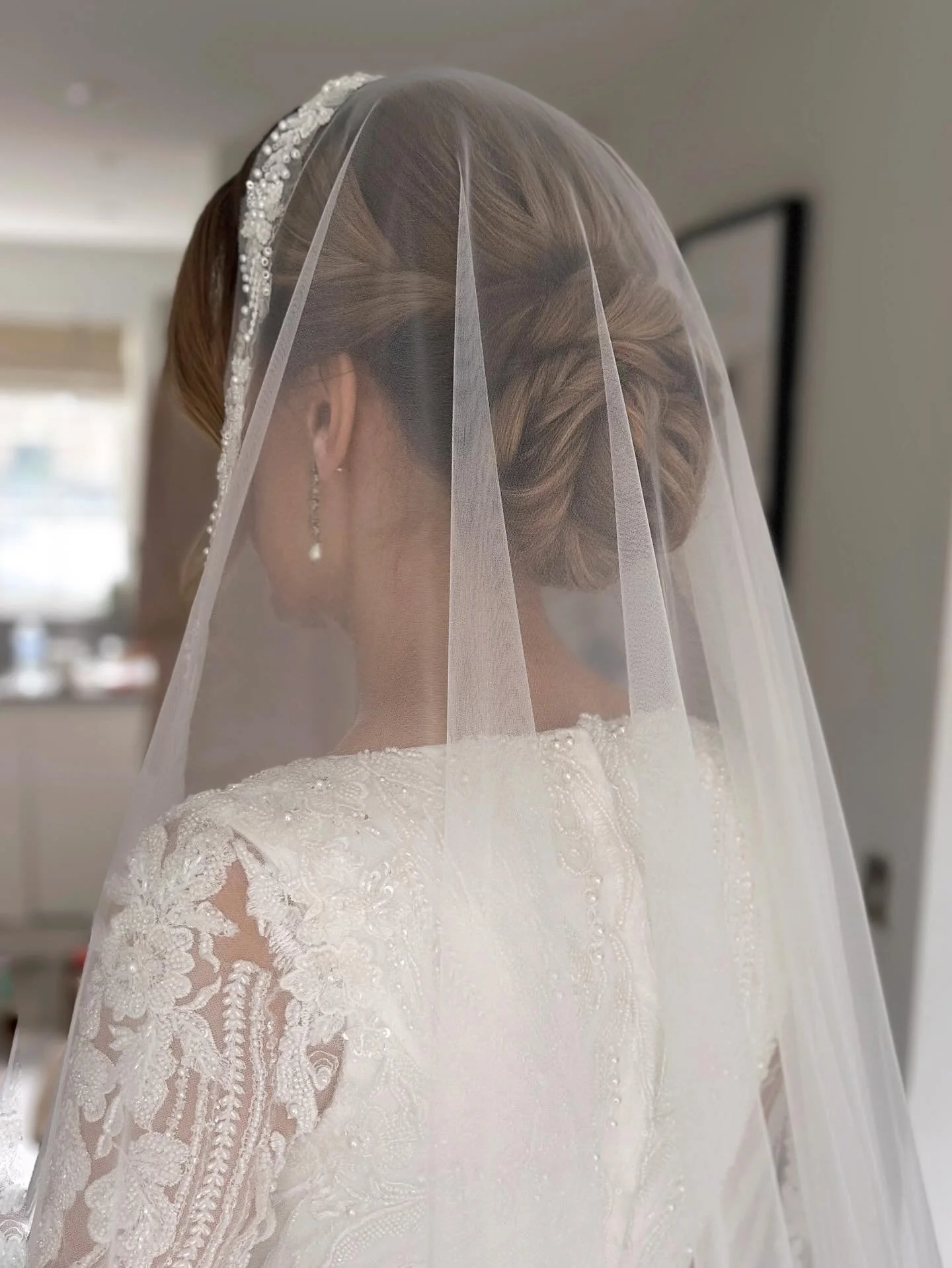 This photo got so many likes and comments on my stories, so I thought I will have  it here too ✨✨
#bridalinspirations #weddinghairstyle #updo #upstyle #effortlesshair #bridalhair #hairdo #hairstylist #hampshireweddinghair #surreywedding #londonhairst