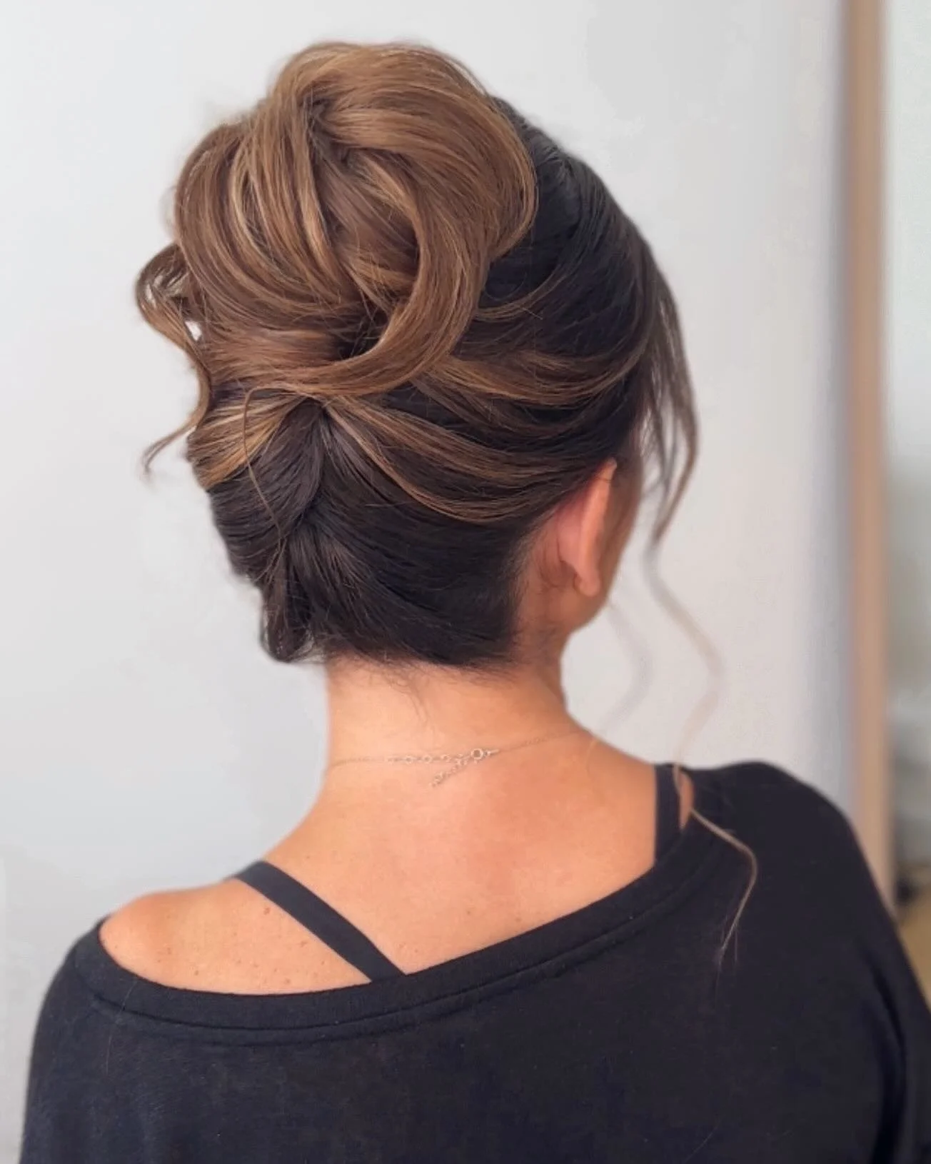 Textured thanks to @redkenpro ✨
#updo #hairstylist 
#weddinghairclass #bridalhairtraining #bridalhaironlinecourse #haireducation #hairclass #halfuphalfdownhairstyle #ukbridalhairstylist
