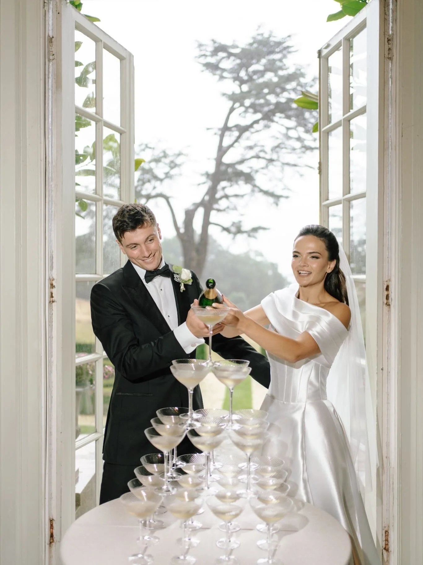 Throwback to when I did beautiful Raluca&rsquo;s bridal hair at @Hedsor

Gorgeous photos by @emmaryanphotographer 
Makeup @bryonycampbellmua 
Flowers @seventhheavenevents