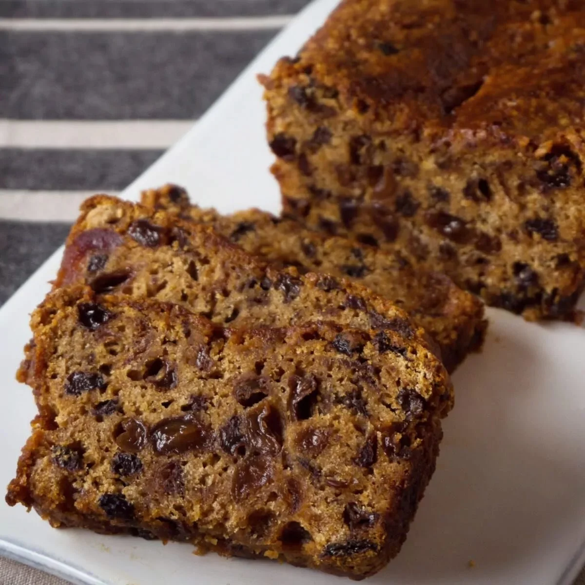 This week’s menu in pictures🧡
1. Barmbrack 
2. Apple and blackberry slices
3. Apple and almond slices
4. Lemon and raspberry slices
5. Brownies 
6. Apple tart
7. Swedish cinnamon buns 
8. Sourdough bread and rolls 
9. Brown bread
10. Selectio
