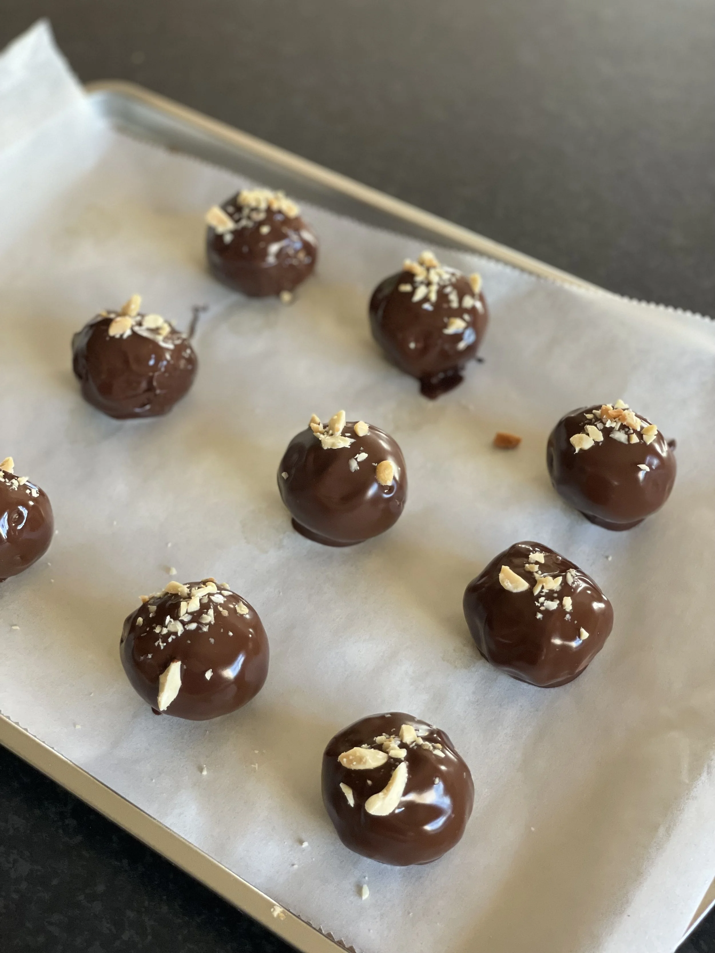 Energy balls with peanut butter and oats