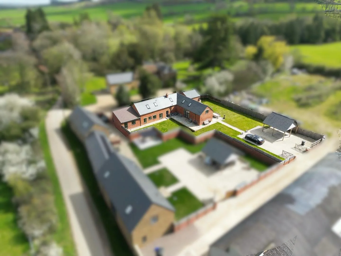 Nice to end the last instruction of the quarter carrying out a Level 3 Building Survey on a barn conversion nestled in the Oxfordshire countryside. The sun even turned up to make outdoor inspection more enjoyable! ☀️ #surveyors
