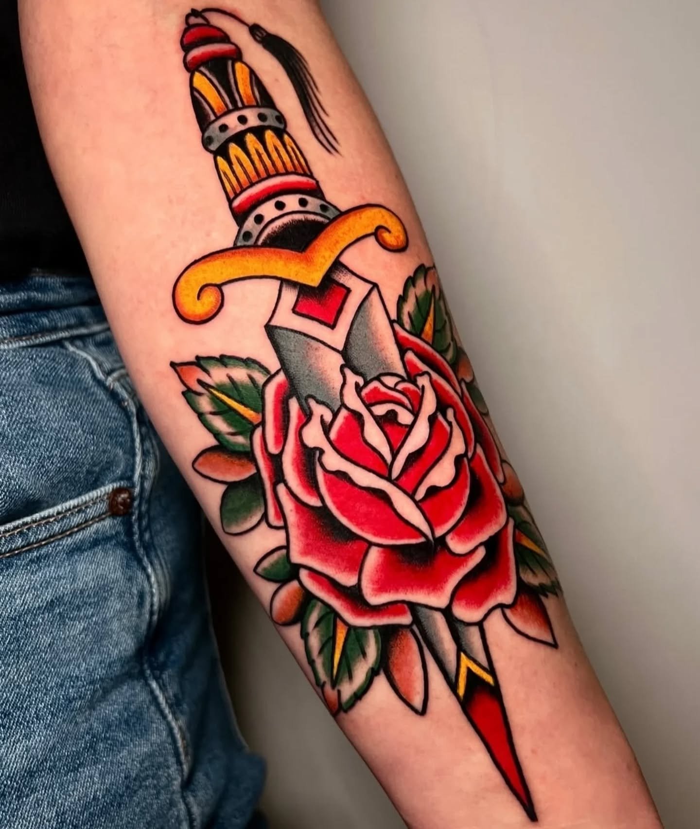 Traditional Dagger by Resident @claudia_trash 
For all bookings and appointments email : bookings@origintattoolondon.com