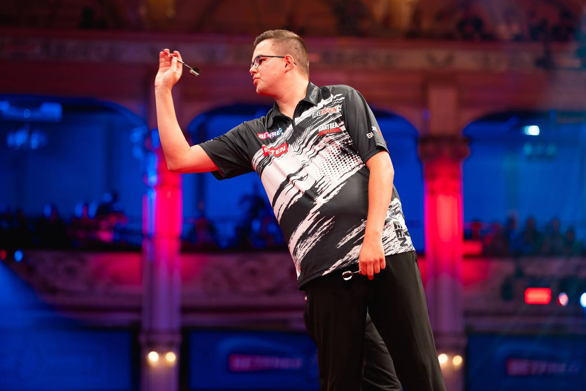 kreativebarn-bini-nandra-oxfordshire-bicester-photography-blackpool-world-matchplay-darts-finals-luke-littler-014.jpg