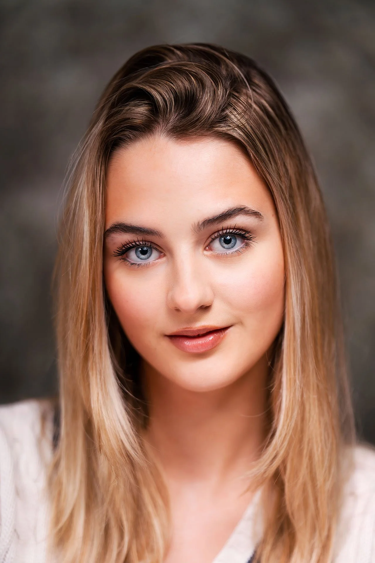 kreative-barn-bini-nandra-photographer-oxfordshire-bicester-headshot-eva-006.jpg