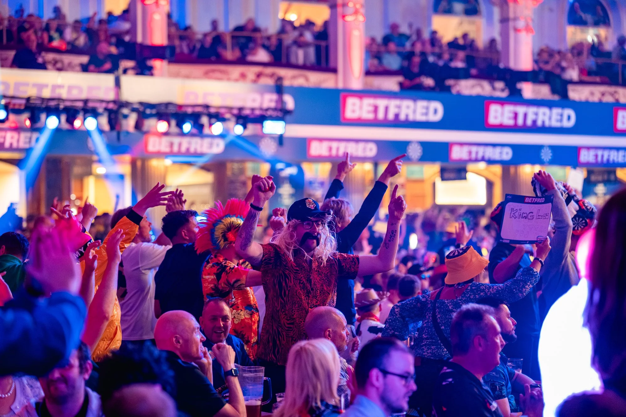 kreativebarn-bini-nandra-oxfordshire-bicester-photography-blackpool-world-matchplay-darts-finals-luke-littler-004.jpg
