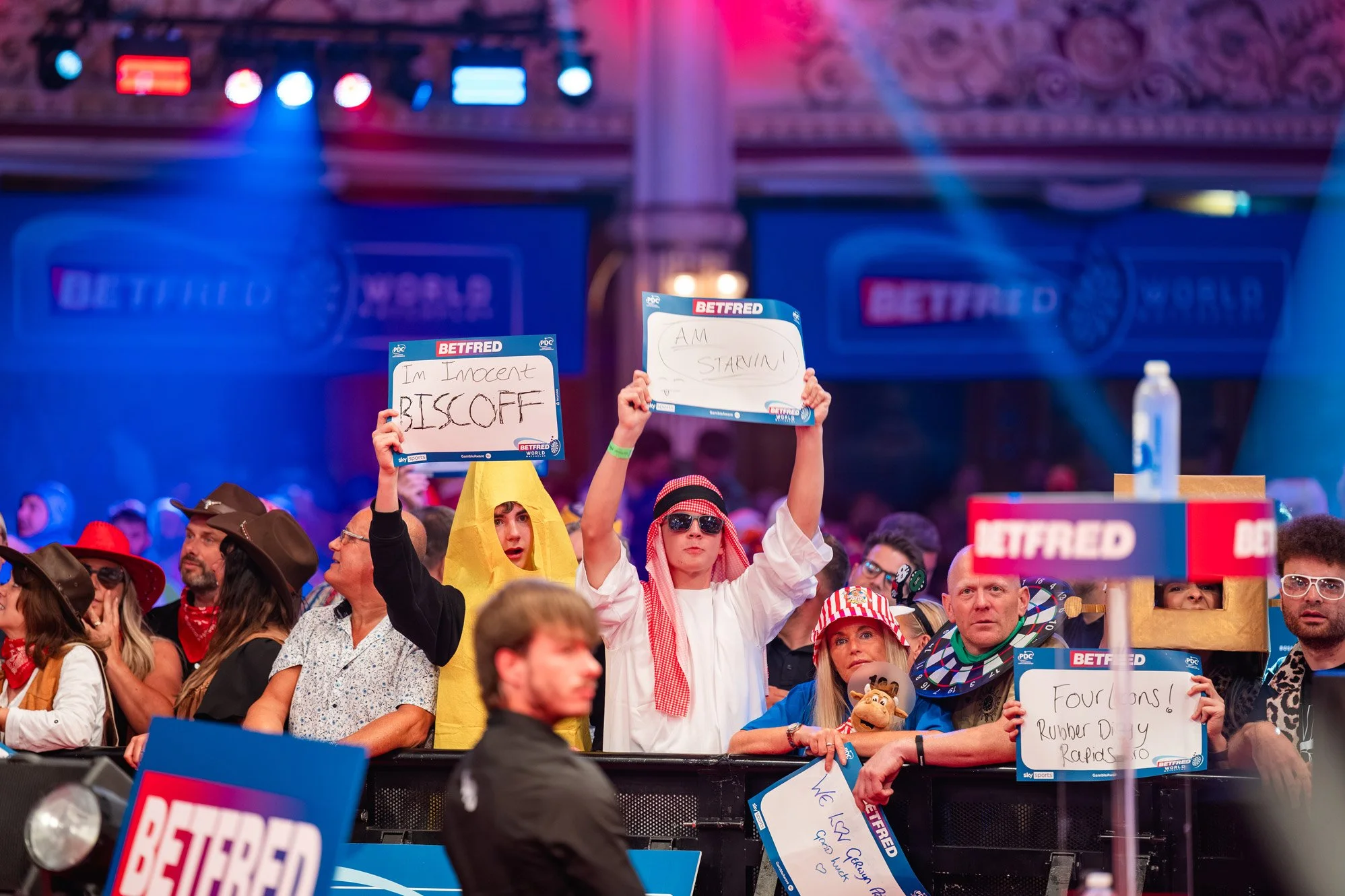 kreativebarn-bini-nandra-oxfordshire-bicester-photography-blackpool-world-matchplay-darts-finals-luke-littler-002.jpg