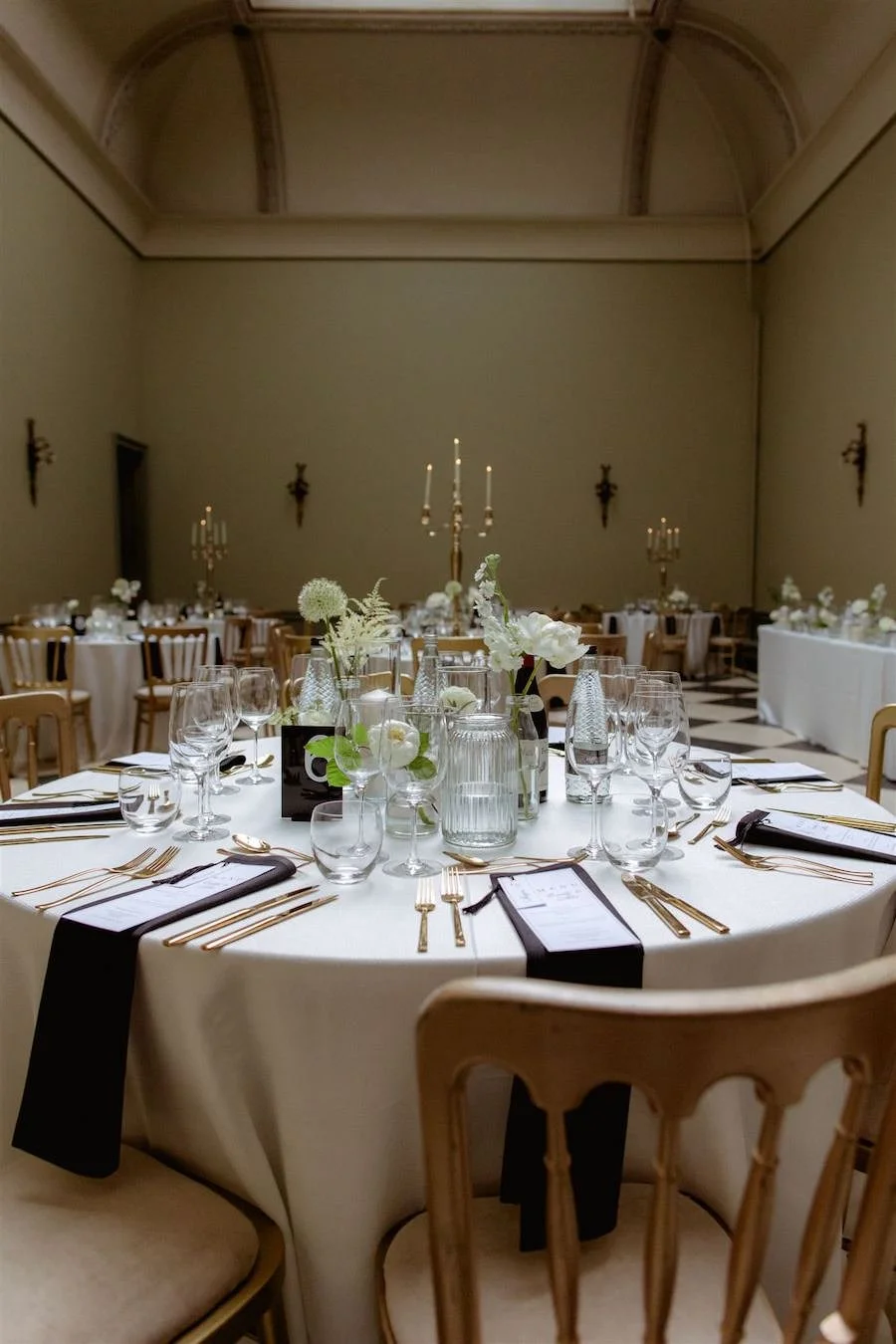 Jasmine-Flowers-Wedding-Florist-Hampshire-Emily-Alex-Paul-and-Nanda-Wedding-Photography-Hampton-Court-House--132-670_websize.jpg