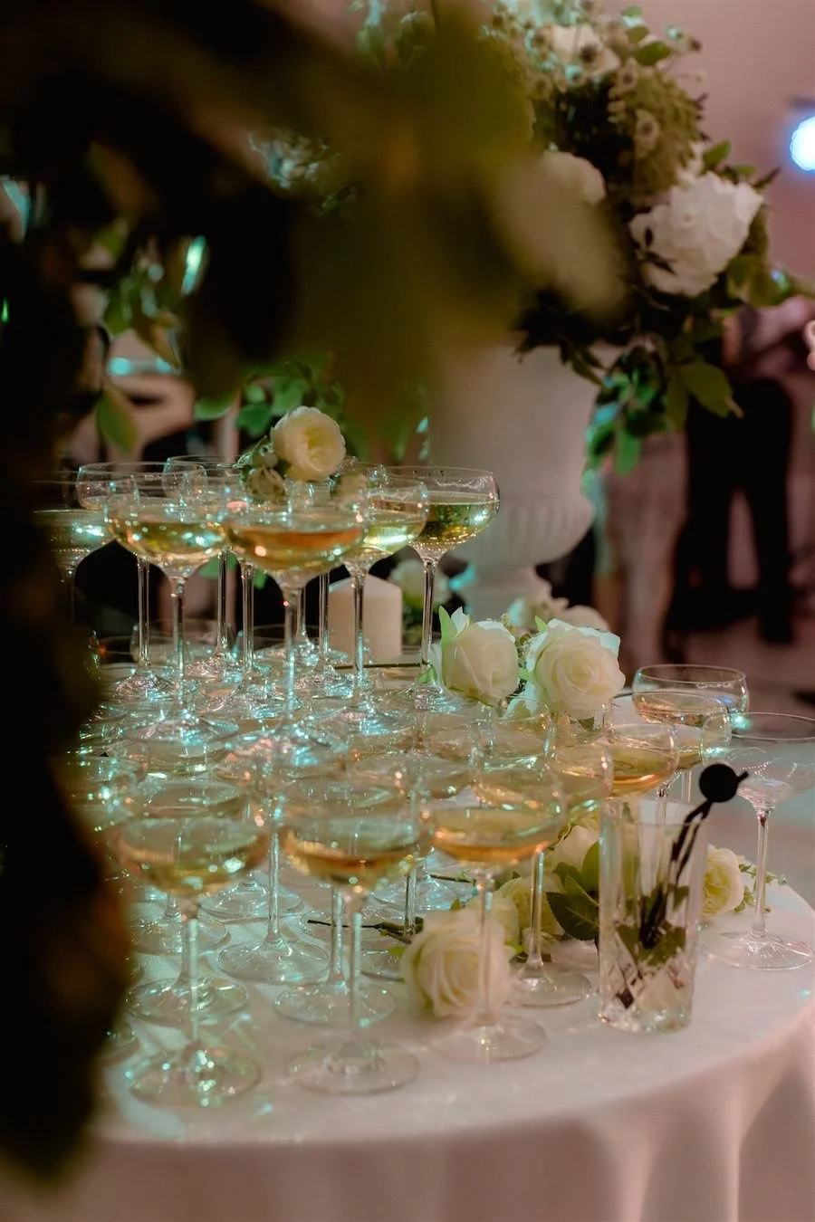 Jasmine-Flowers-Wedding-Florist-Hampshire-Emily-Alex-Paul-and-Nanda-Wedding-Photography-Hampton-Court-House--132-1045_websize.jpg