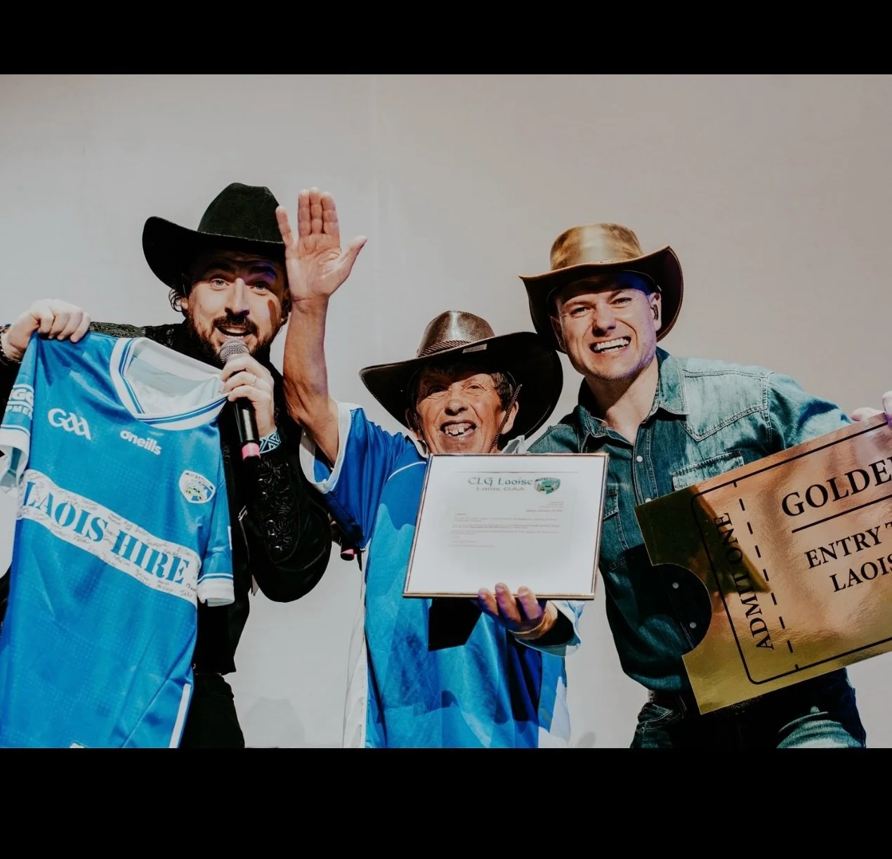 We finally got to meet the great Jungle Joe from Abbyleix on stage at the 3 Arena. 
Laois GAA County Board gave him a signed jersey and guest of honour to Laois home football games for 2026. 
What a story, what a night. 

Jungle Joe once made headlin