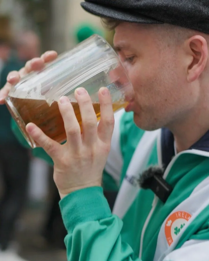 Irish fans are in full swing here in Prague 🇮🇪 
Madness, chaos, absolute scenes, mighty craic for the boys in green ☘️ 

@0donner 🎥