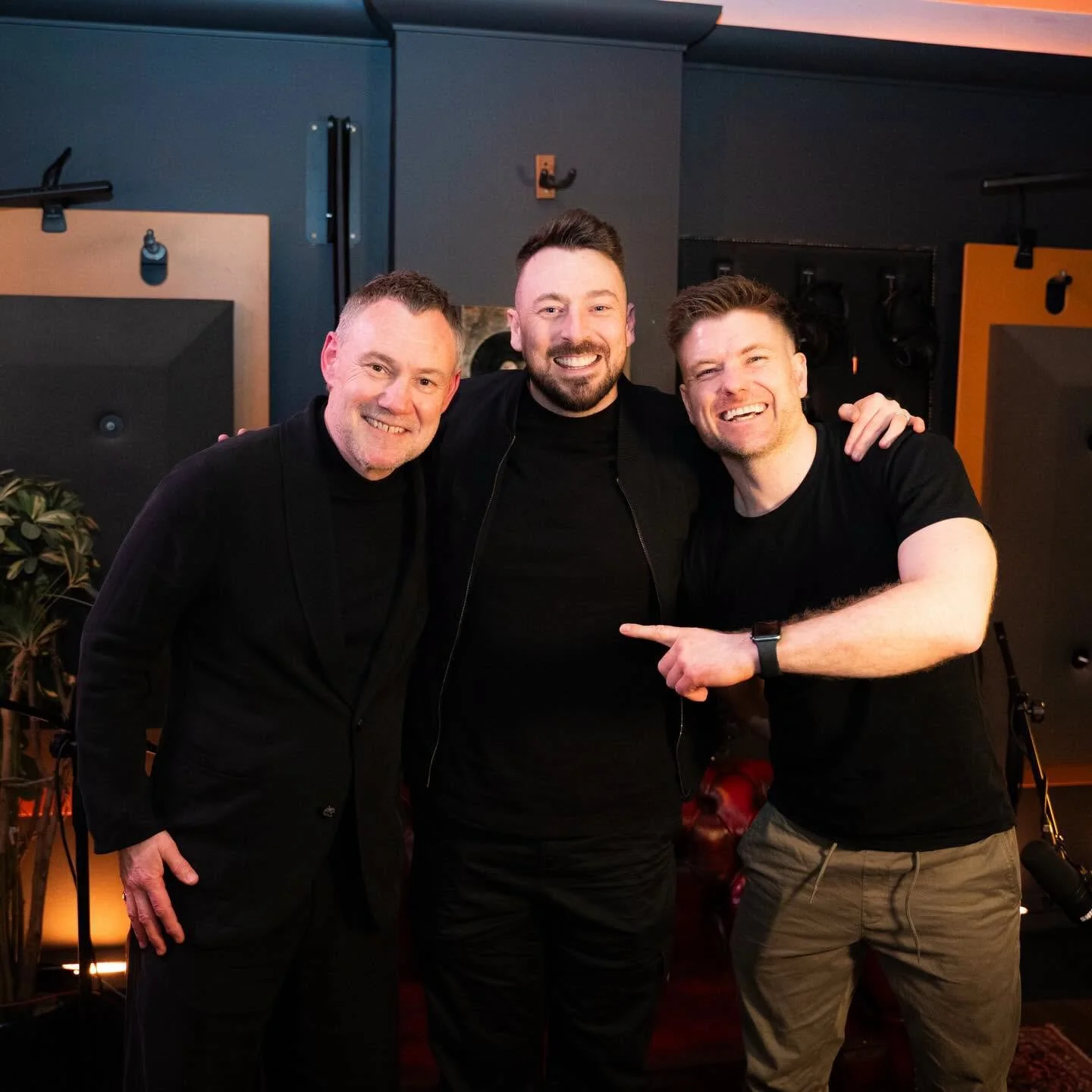 He&rsquo;s the man behind the biggest selling album ever sold in Ireland. David Gray joins us and performs on this week&rsquo;s podcast. 

@0donner 📸 

#irishpodcast #irishmusic #livemusic #comedy #fyp