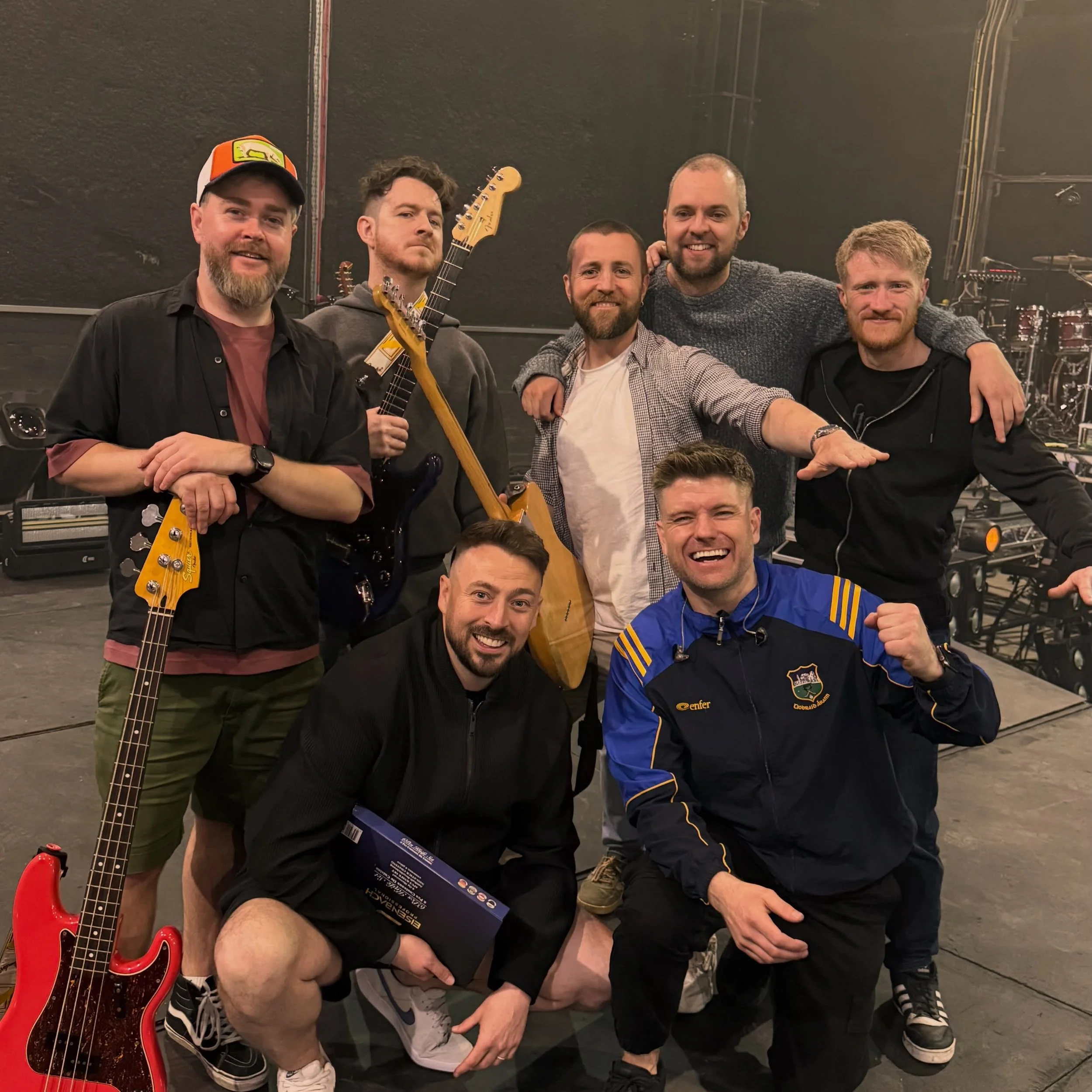 When ya ask the sound man to take a photo, there&rsquo;s gonna be a selfie in there too boys. 

Ready for Pints In A Field tomorrow!!!!
Can&rsquo;t wait for it lads 💪🏻🪕🍺