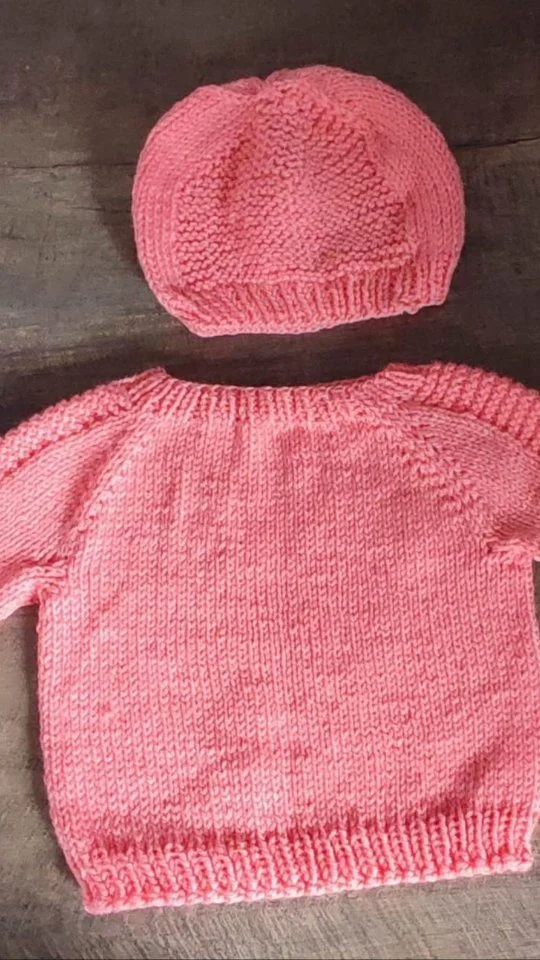 One ball of yarn can go a long way with the right pattern and a bit of planning.
Yarn @kingcoleltd Comfort DK in shade Nectarin
Patterns @tincanknits #flax and #barley both DK and both patterns are available for free from Tin Can Knits.
#irishyarn