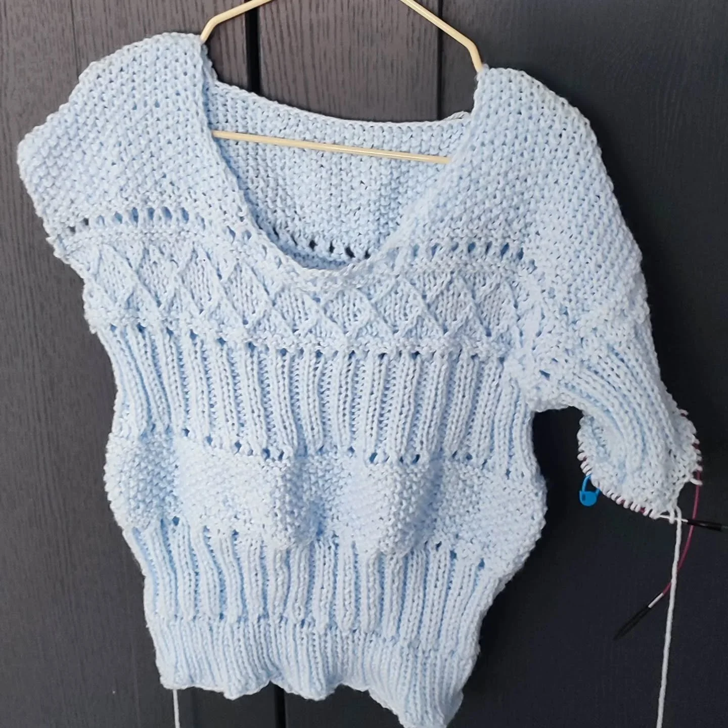 WIP Wednesday..... Onto the sleeves on #ingridsweater by @petiteknit
Yarn; King Cole Baby Comfort in shade sky
What's your current WIP?
#irishyarnshop #knitter #explorepage #workinprogress #woolshop #handknit #babyknits