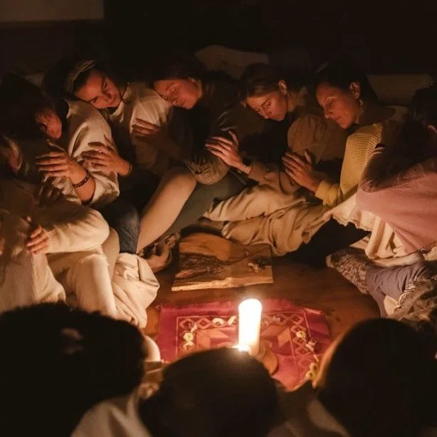 experiencing sisterhood in a new way.

without judgement.
without competition.

with hearts wide open.
by truly seing one another.

🕯️