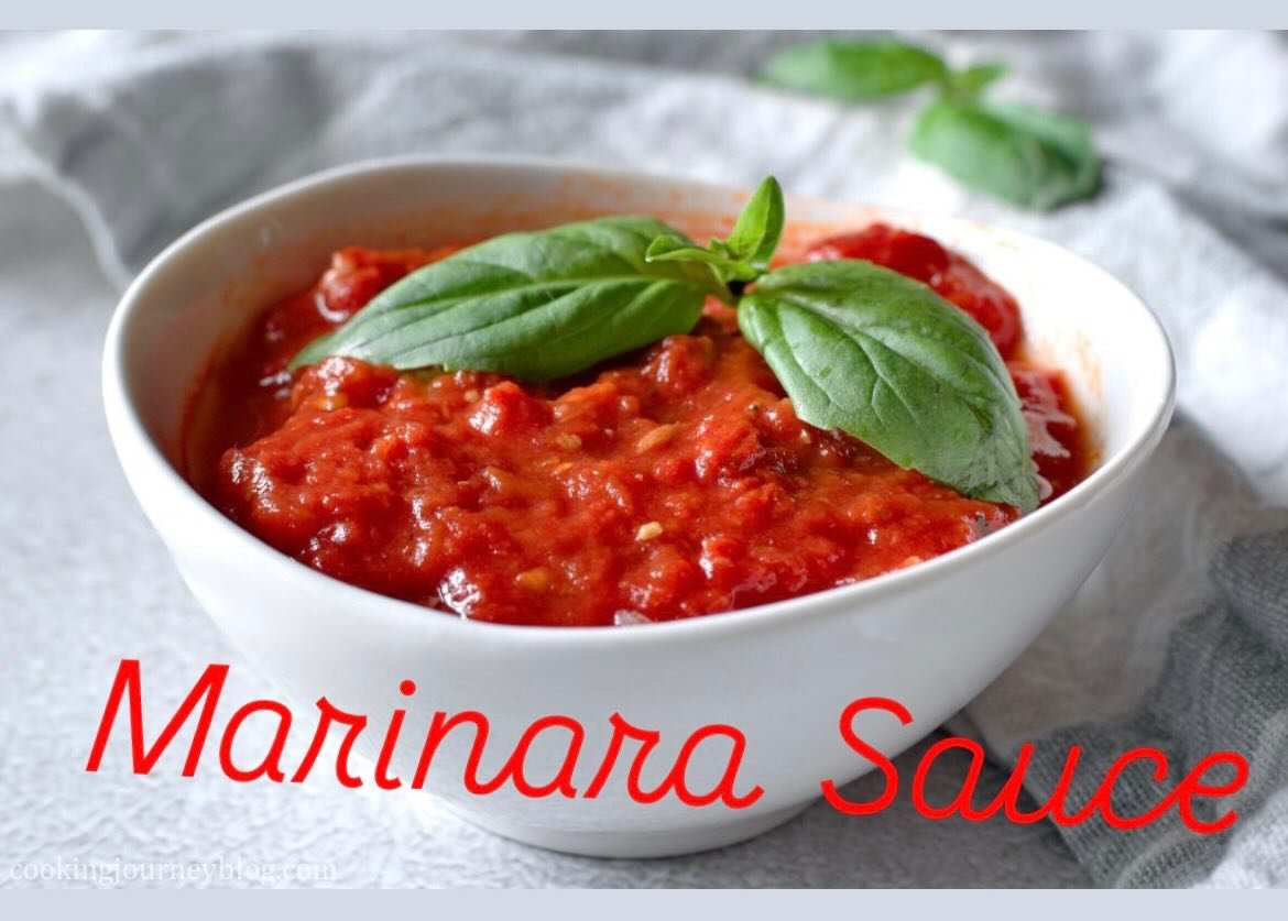 We are restocked with our fresh Marinara Sauce. Stop in and grab some 🍝