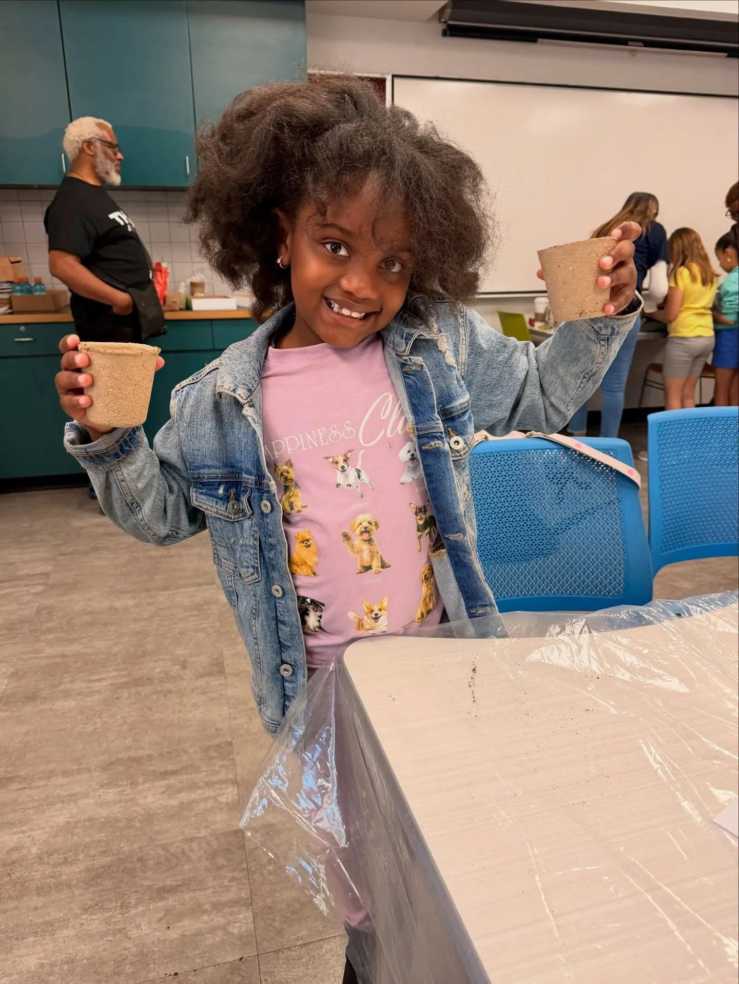 Planting seeds of curiosity 🌱

This past week Thrive &amp; Rooted spent time with an incredible group of kids at Desert West Community Center teaching them how to grow their own food. Together we planted peas and beans in peat pots and talked about 