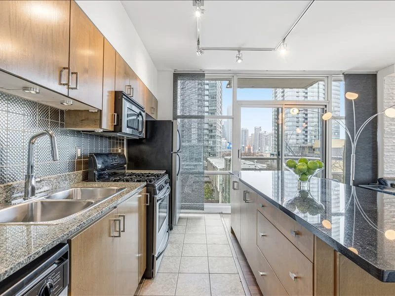 25-9 SPADINA AVE UNIT 303 - NICK WILLIAMS-238.jpg