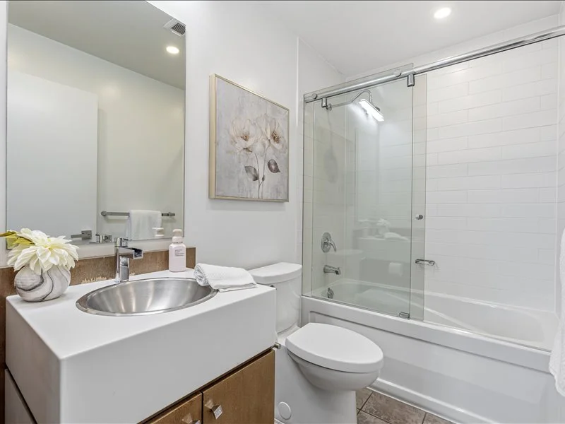09-9 SPADINA AVE UNIT 303 - NICK WILLIAMS-218.jpg