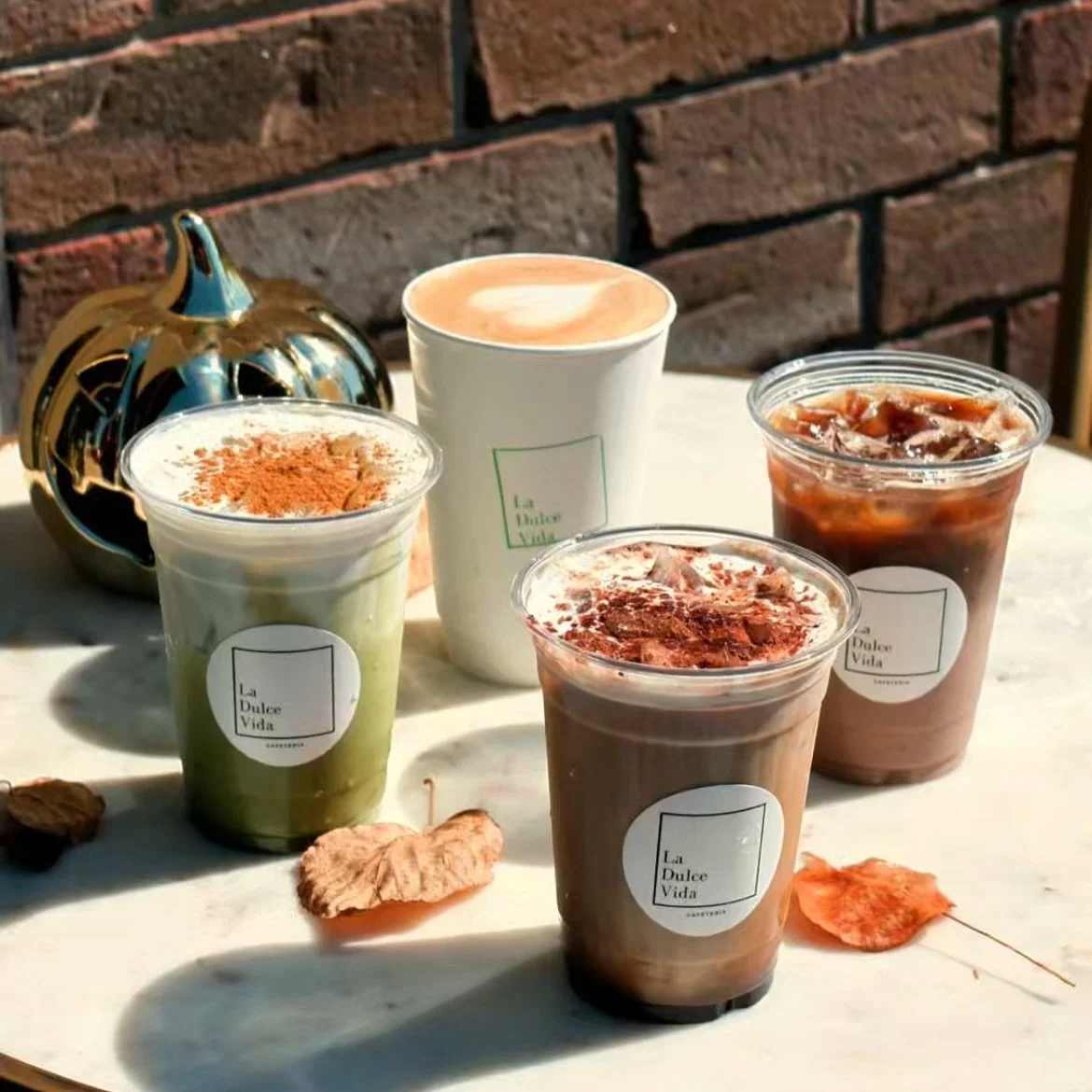 October has entered the chat… and so have our new specials:
🖤 Black Cat Americano
👻 Phantom Mocha Latte
🥕 Carrot Cake Matcha
🍞 French Toast Latte/Steamer
don’t worry… our Caramel Apple Matcha/Latte and Pumpkin Espresso Horch