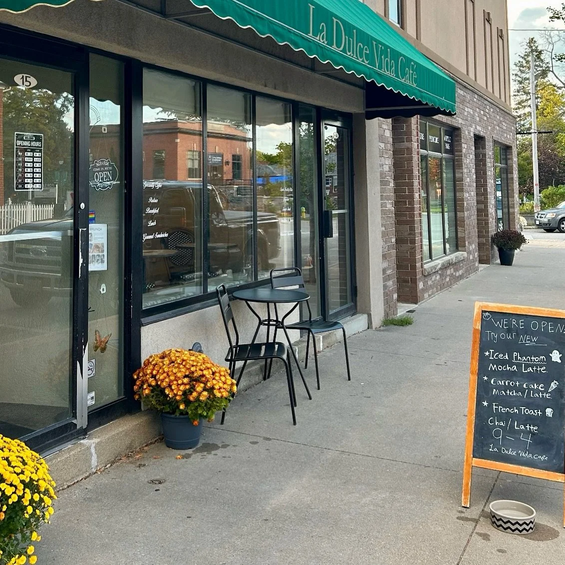 Cozy corners, crisp air, and your favourite fall drinks waiting for you at La Dulce Vida Café.☕️🍂