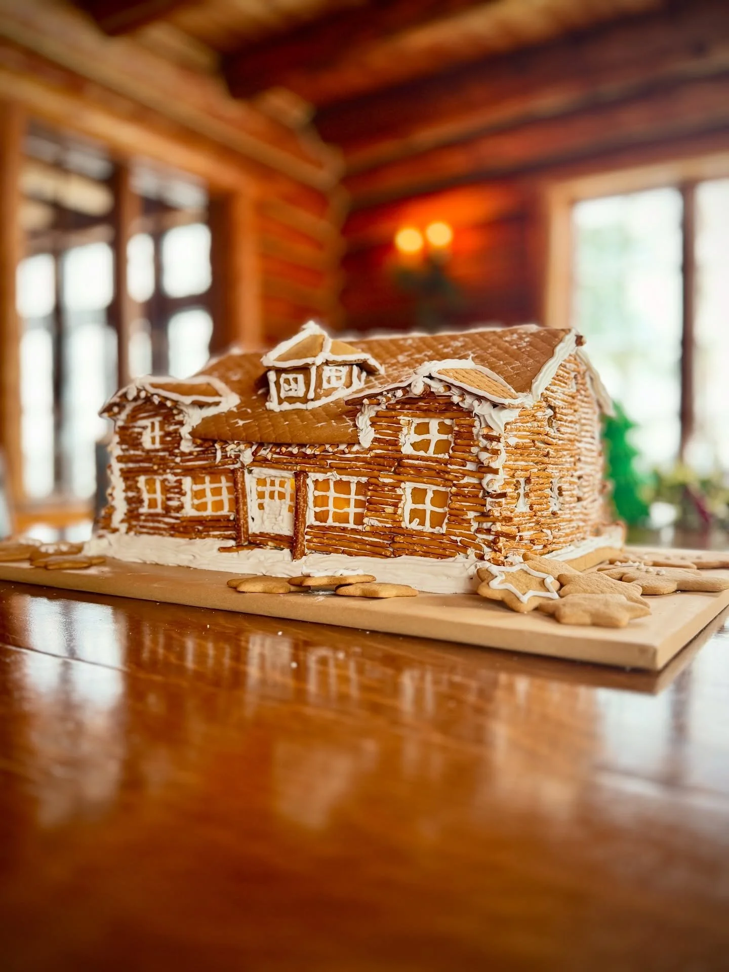Cohodas Lodge in gingerbread, and lots of pretzel sticks! #blizzardproject #gingerbreadhouse #michigamme