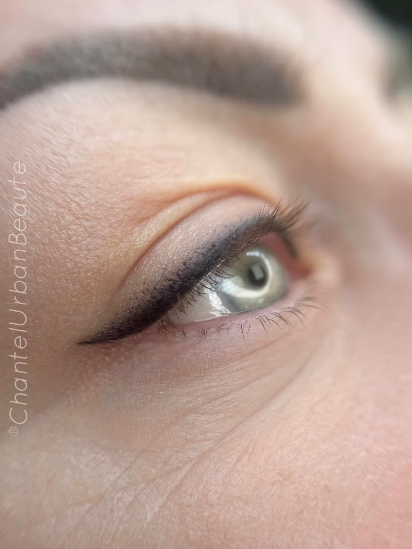 Soft, diffused, and effortlessly chic - Dusty Eyeliner is the modern twist on permanent makeup ✨

Unlike traditional eyeliner, this technique creates a beautifully blended, smoky effect that enhances your eyes without harsh lines. It&rsquo;s subtle, 