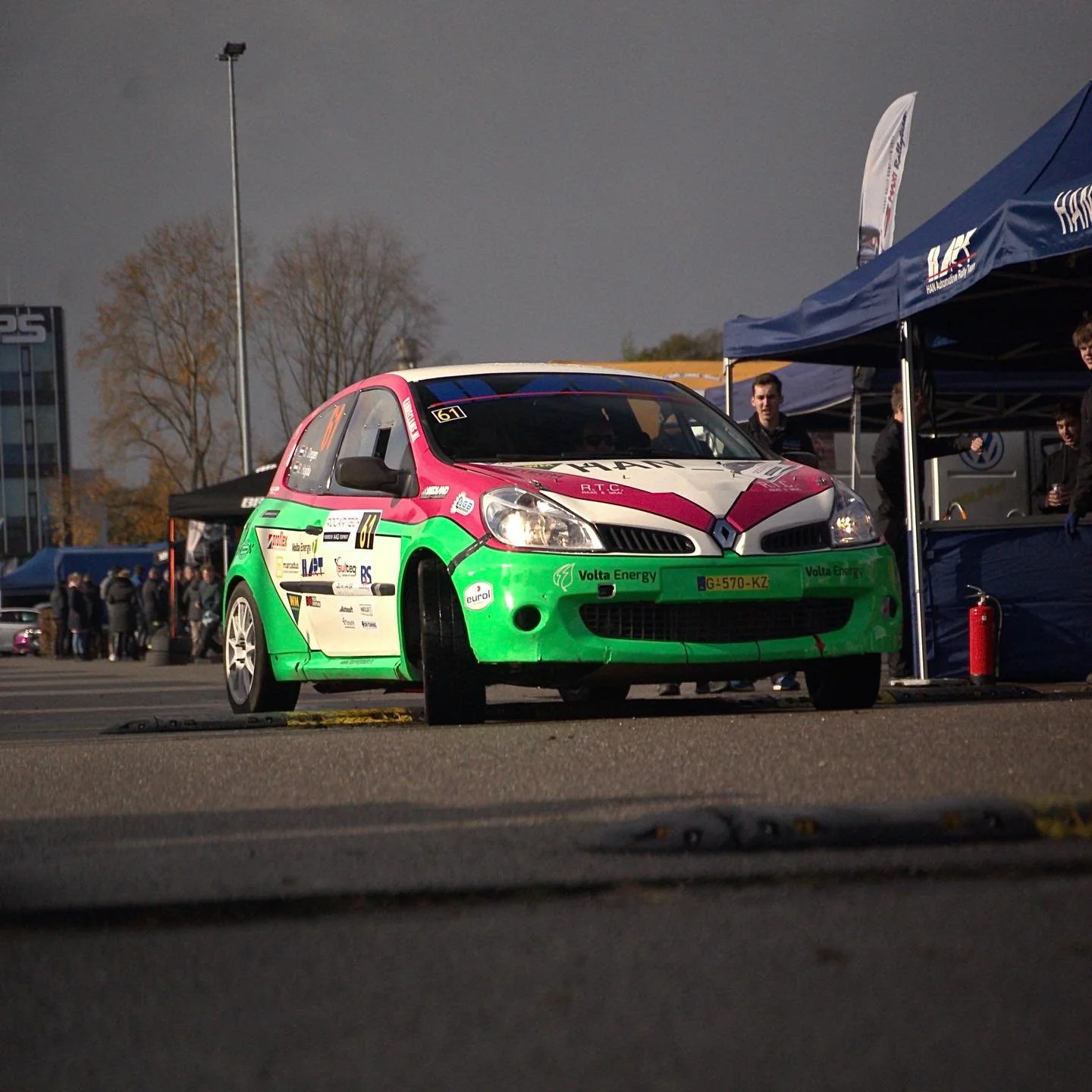 ⬇️ENGLISH BELOW⬇️ 

Twente Rally was onze laatste rally van het seizoen, en we hadden alles: regen, plezier en een beetje chaos. Het was ook onze eerste rally met de nieuwe HART leden en de stemming was geweldig van het begin tot einde. Helaas moeste