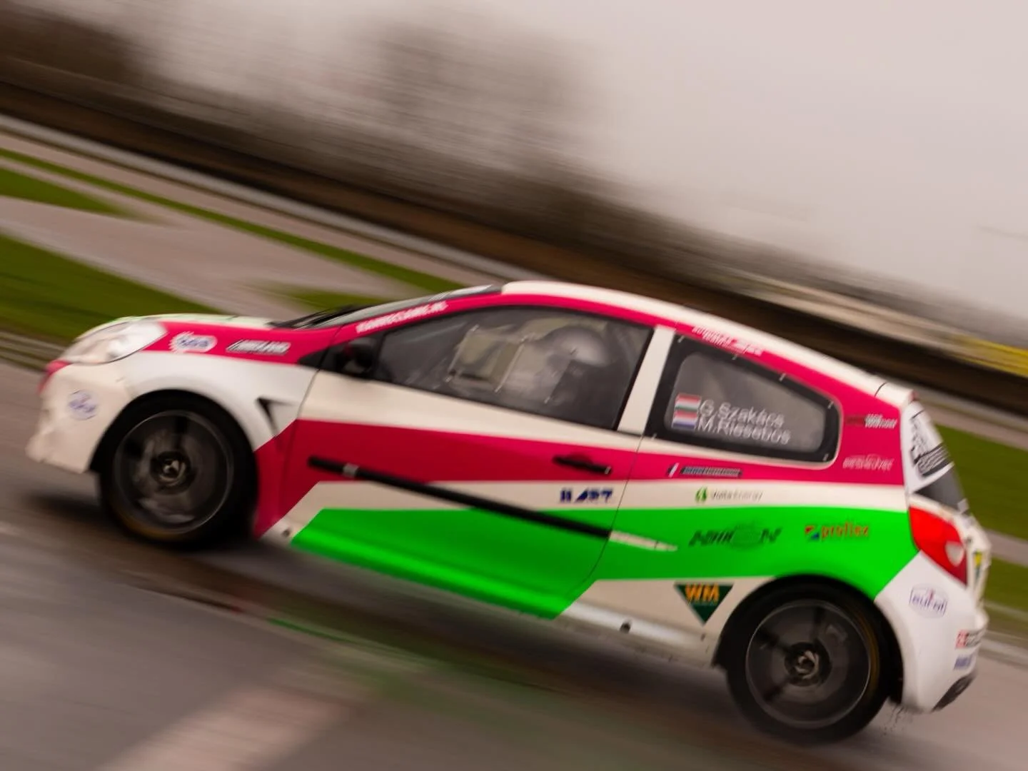 🇳🇱
Testen op Midland Circuit. 🏎️💨

Het HART-team was weer volledig in de zone op het circuit en verrichtte het nodige werk ondanks de regen en het vuil. Er gaat niets boven het geluid van een rallyauto op de limiet om de moed erin te houden. Het 