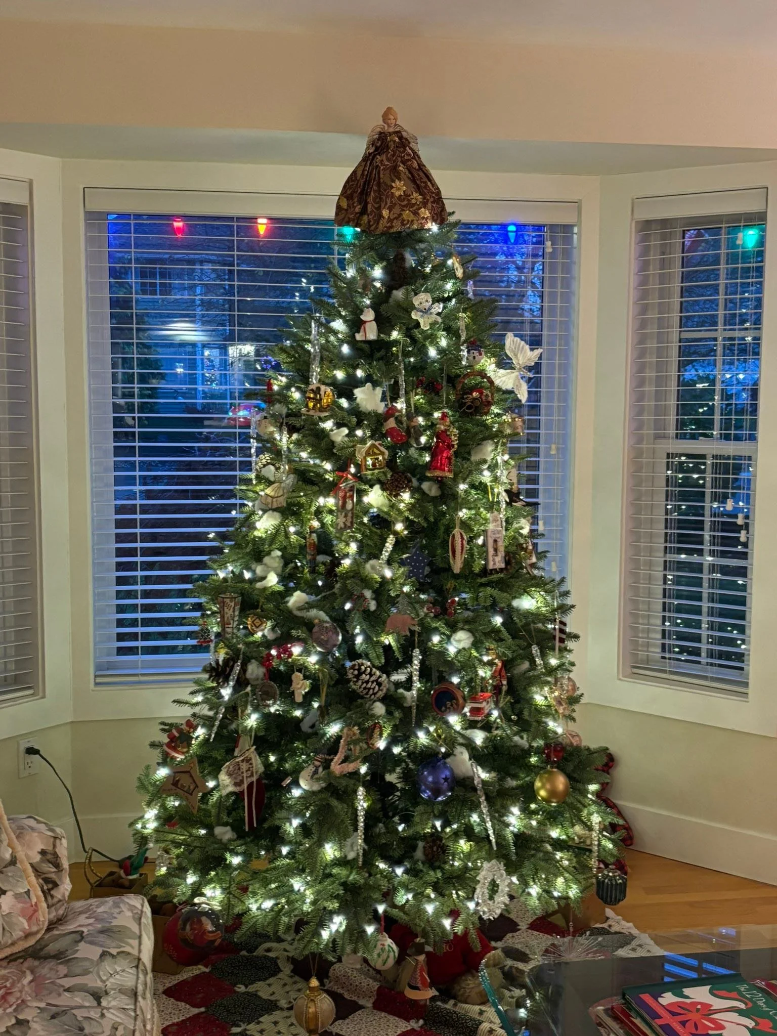Weekend with the granddaughters&hellip;.we made 5 dozen sugar cookies, cut them out and decorated, the girls decorated my tree, finished up the weekend painting with my artist friend, Natalie Danielson.