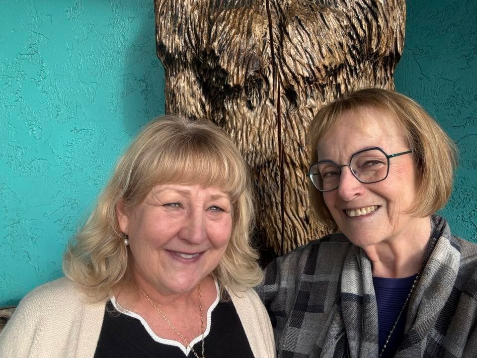 Delightful lunch with Shelley at Demetris in Edmonds today. While in Edmonds we heard this eagle, then saw it! What a treat!