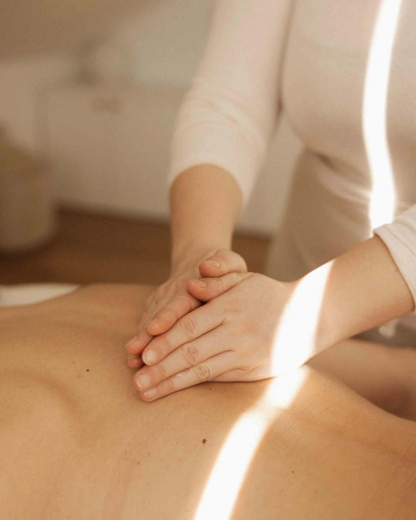 Wieso ist es so sch&ouml;n ein eigenes Studio daheim zu haben?

Weil man einen ruhigen und gesch&uuml;tzten Raum schafft, wo der Kunde maximale Entspannung erfahren kann ❤️

📸 @nadiacortellesi 

#homestudio #wellness #wellnessm&uuml;nchen #seelebaum