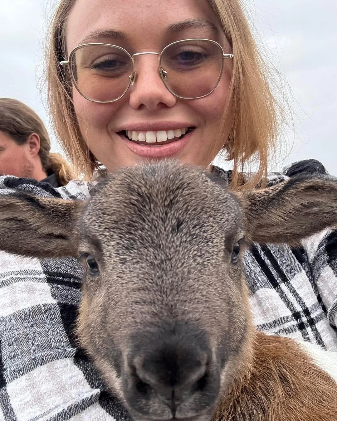 🎄✨ Christmas came early on the farm ✨🎄

This sweet girl arrived bright and early this morning, and we couldn&rsquo;t be more smitten. 💕 We&rsquo;ve been keeping a close eye on her mama all week, waiting patiently as she finished out the lambs of 2