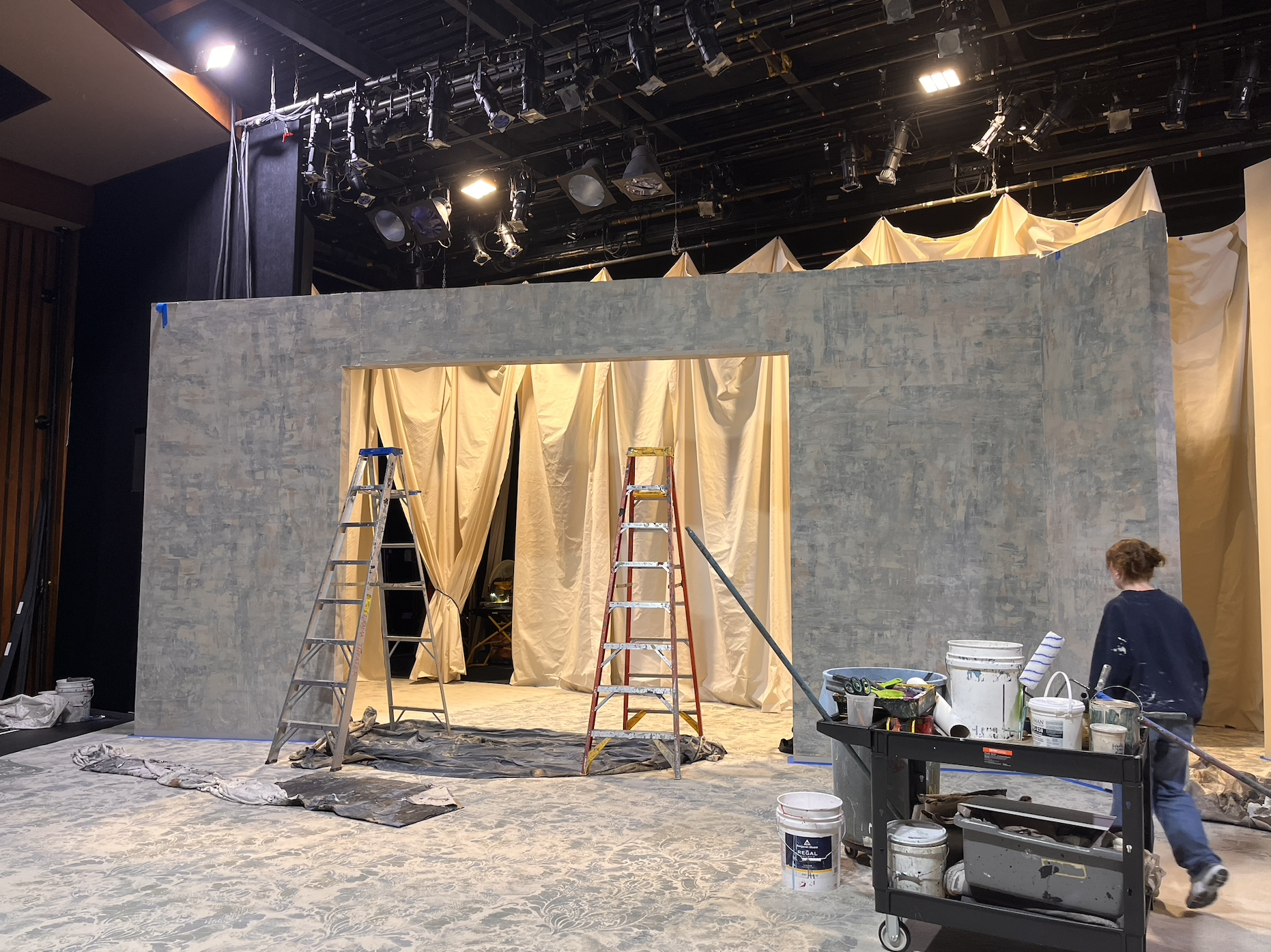 Wallpaper for Hedda Gabler at the Juilliard school 2026.