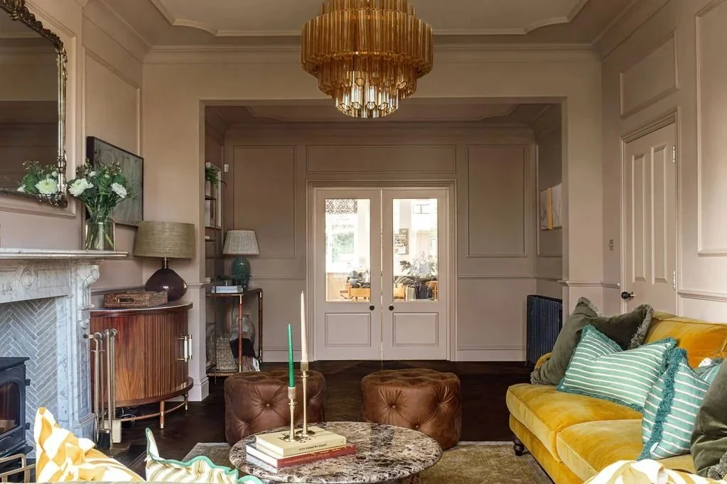 drawing room, wall panelling, chandelier